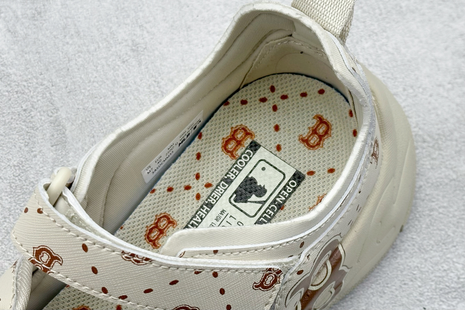  终端放店
DF版 MLB Bigball Chunky Embo Monogram 纽约洋基队 增高厚