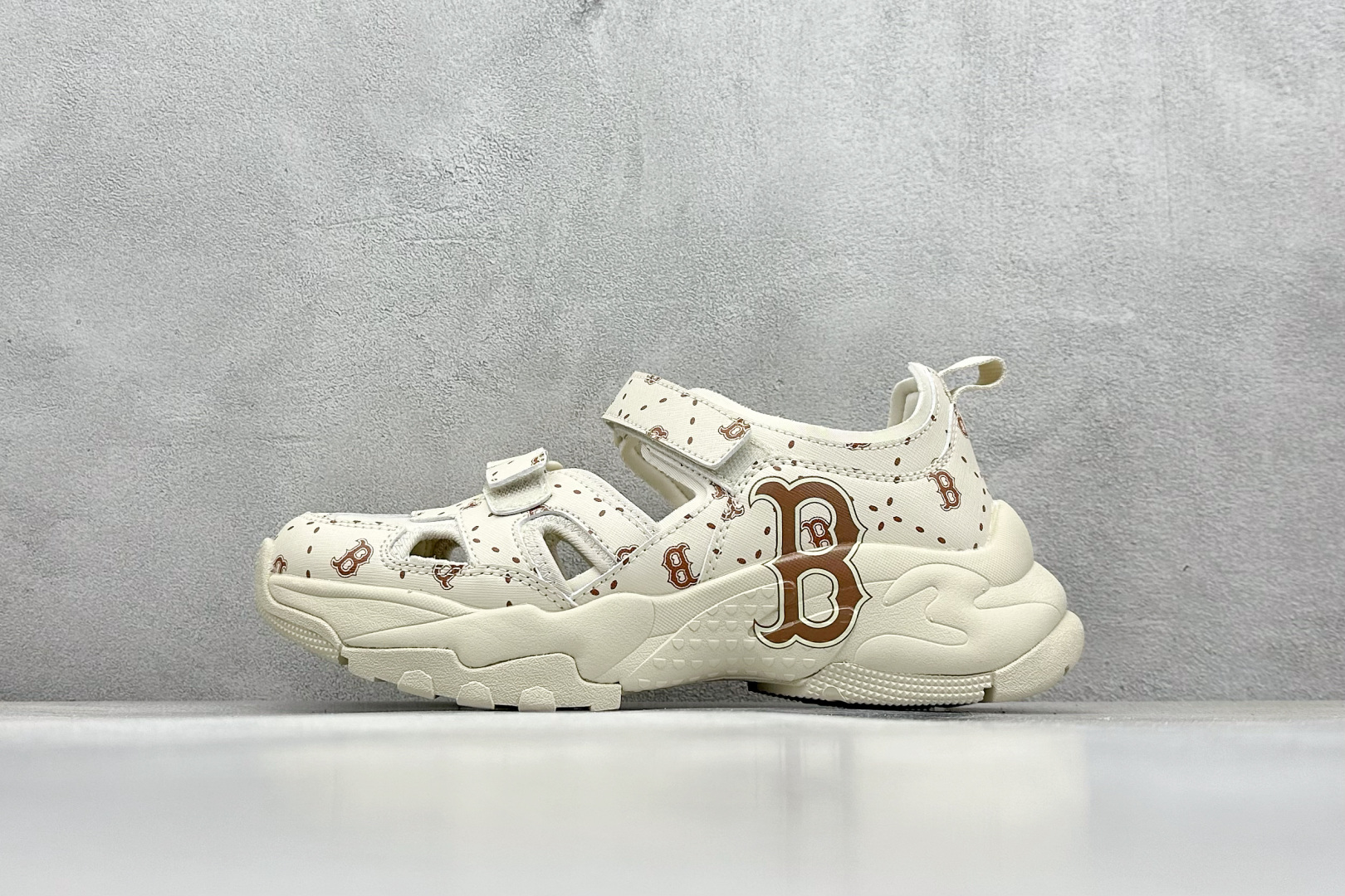  终端放店
DF版 MLB Bigball Chunky Embo Monogram 纽约洋基队 增高厚