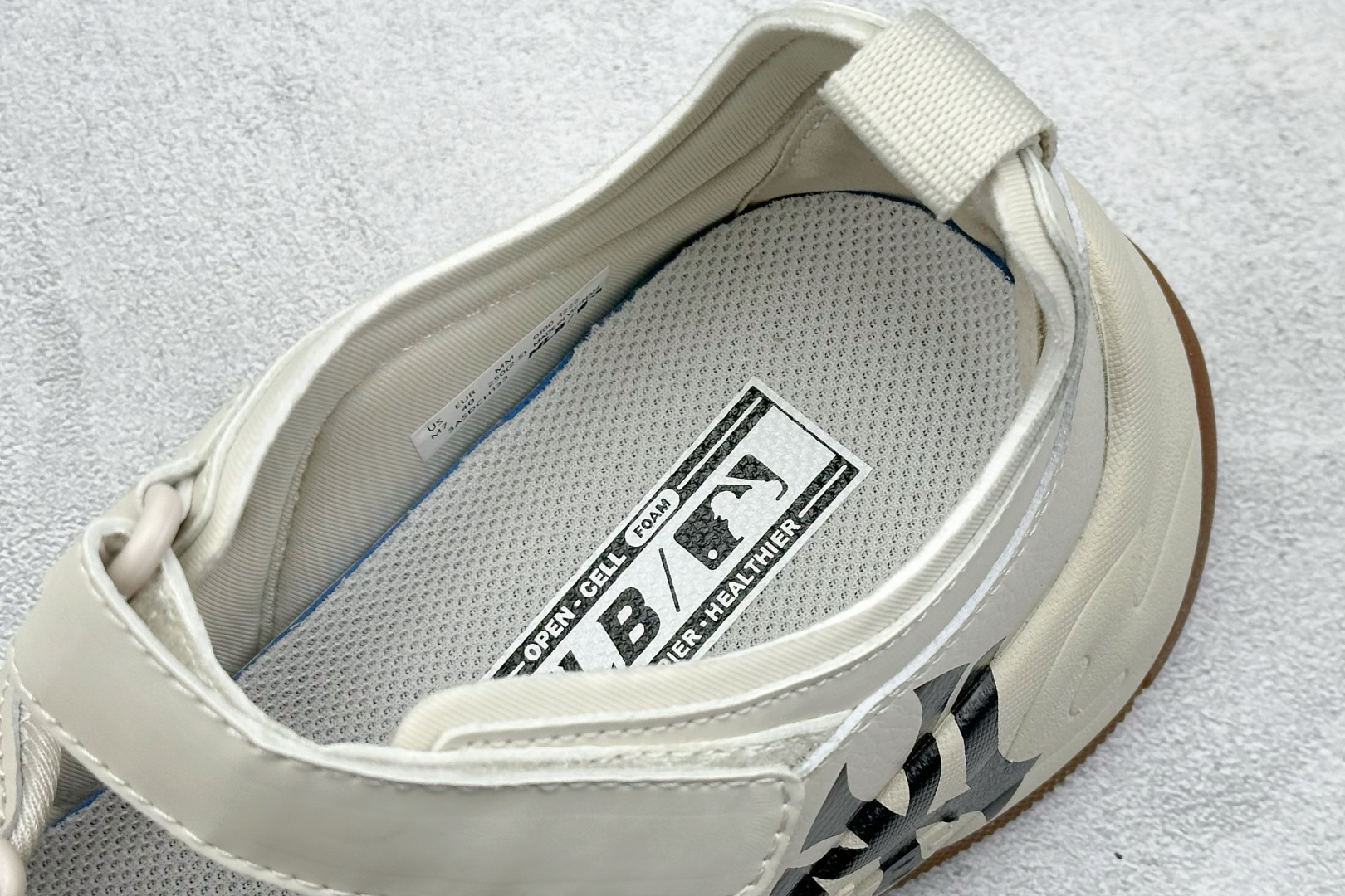  终端放店
DF版 MLB Bigball Chunky Embo Monogram 纽约洋基队 增高厚