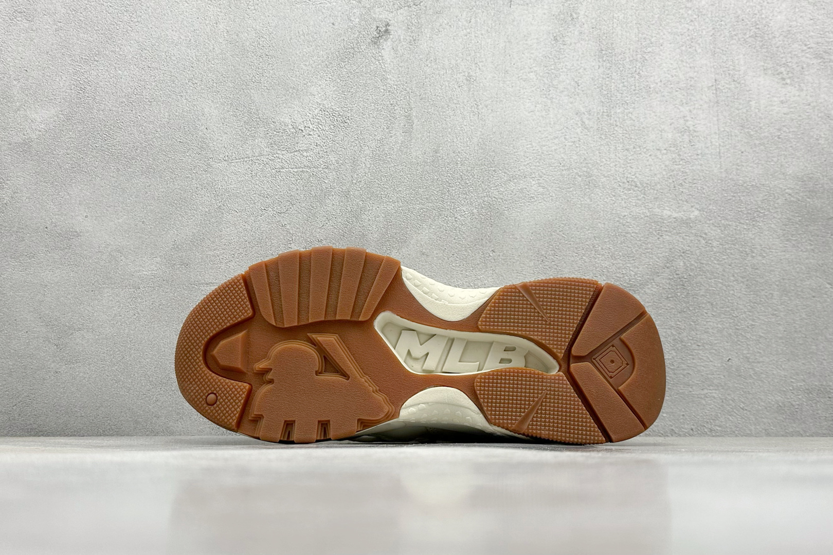  终端放店
DF版 MLB Bigball Chunky Embo Monogram 纽约洋基队 增高厚