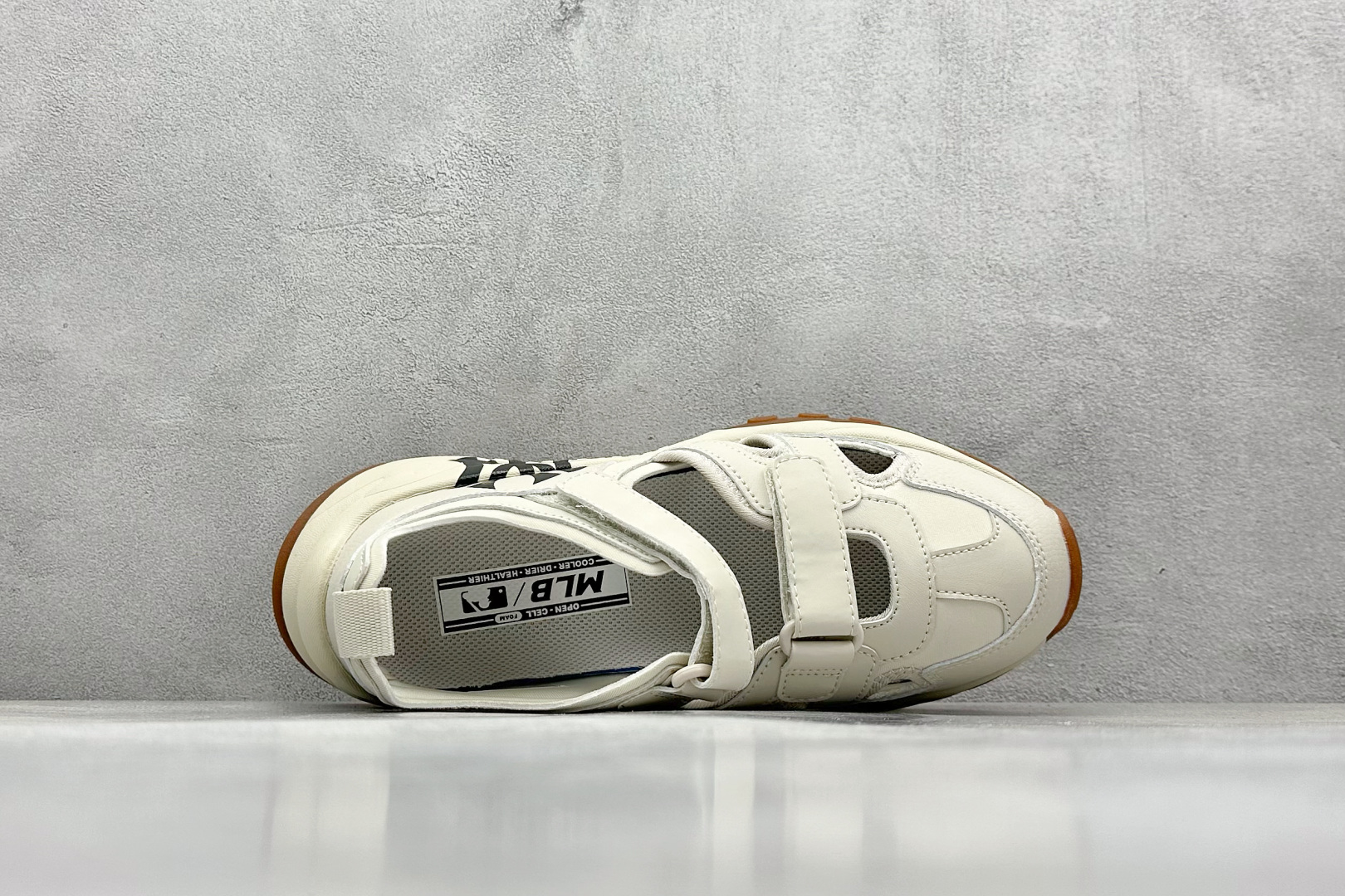  终端放店
DF版 MLB Bigball Chunky Embo Monogram 纽约洋基队 增高厚