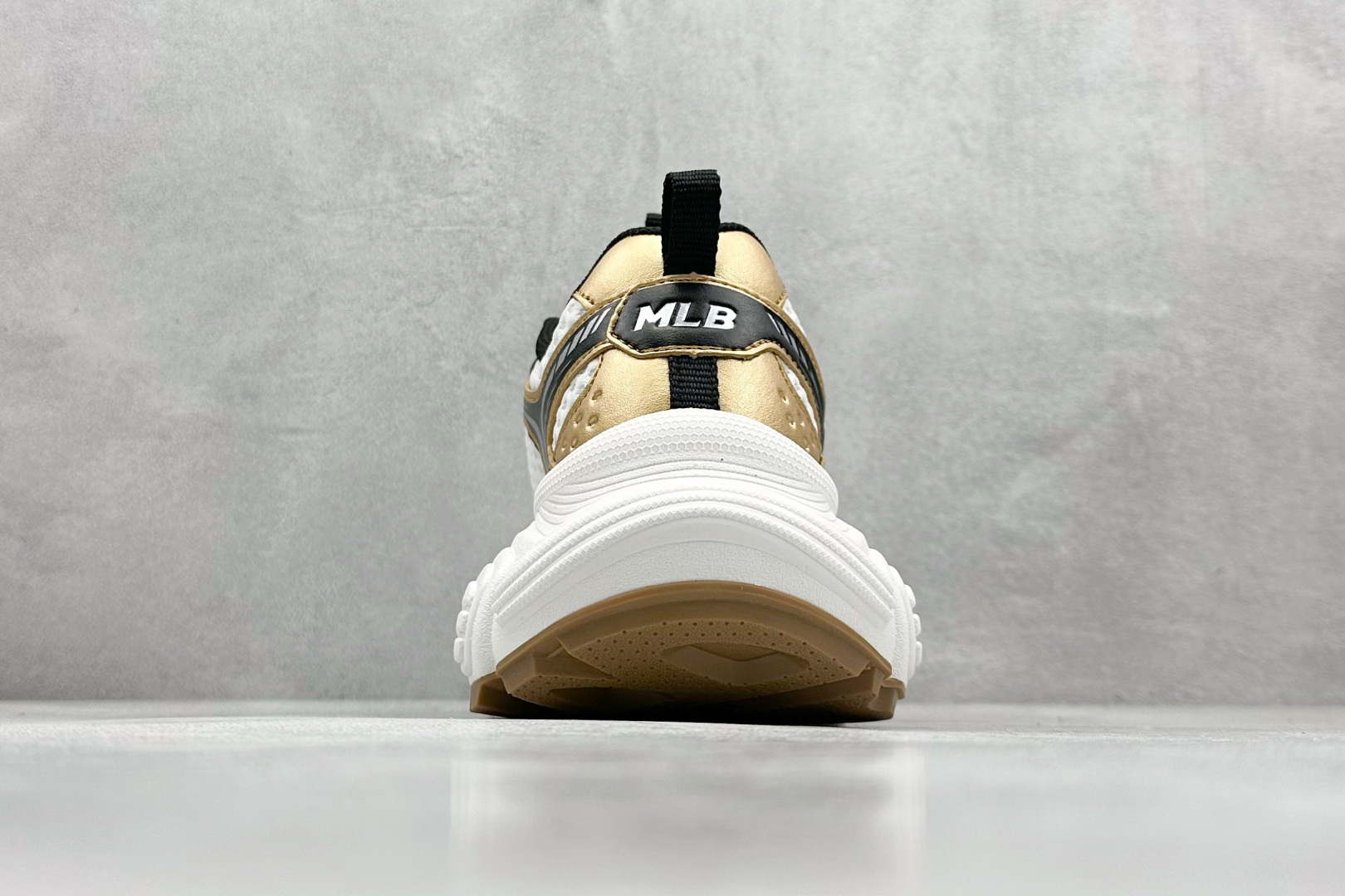  终端放店
NY版 MLB Chunky Runner Basic 老爹鞋系列低帮轻量增高厚底百搭休闲运