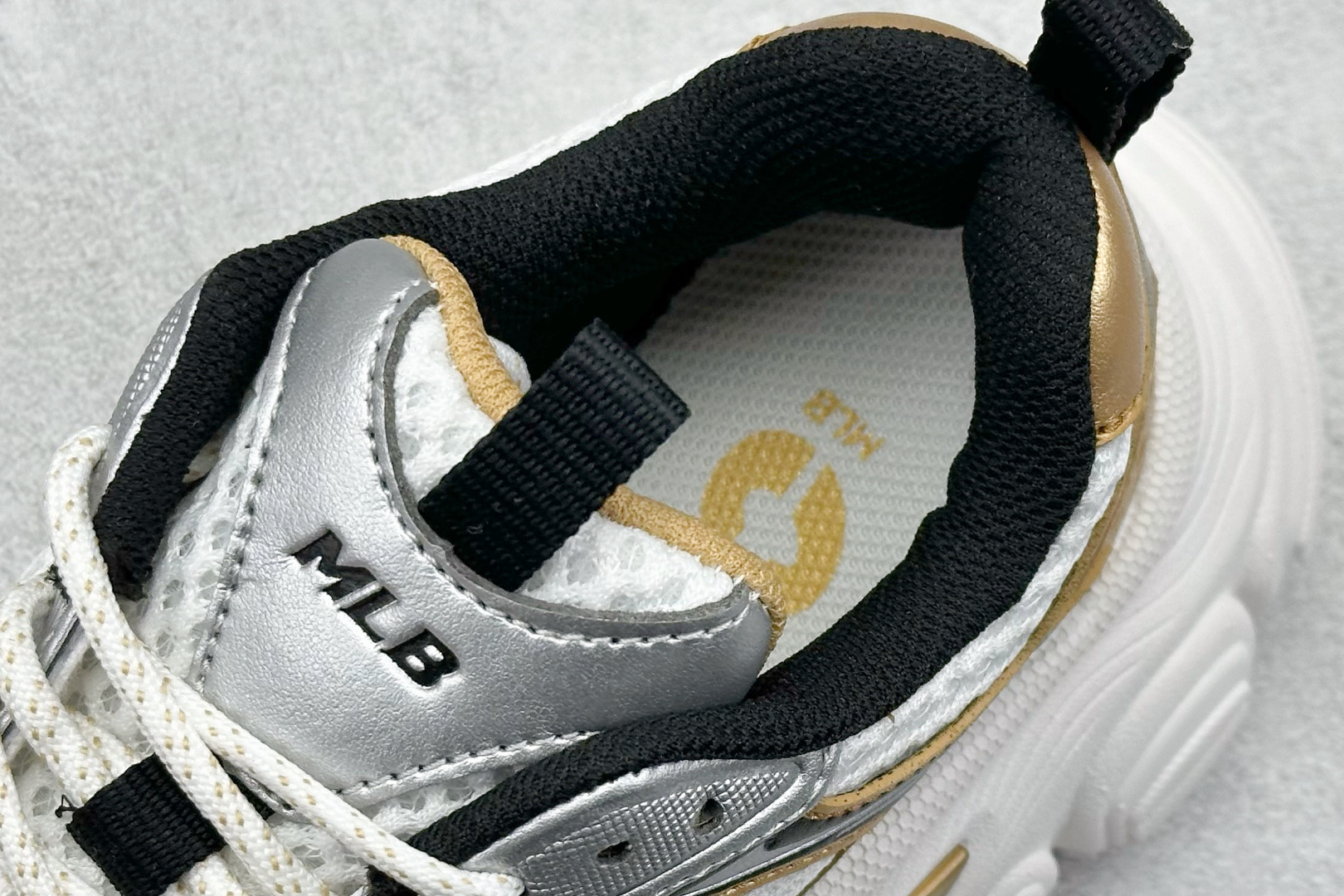  终端放店
NY版 MLB Chunky Runner Basic 老爹鞋系列低帮轻量增高厚底百搭休闲运