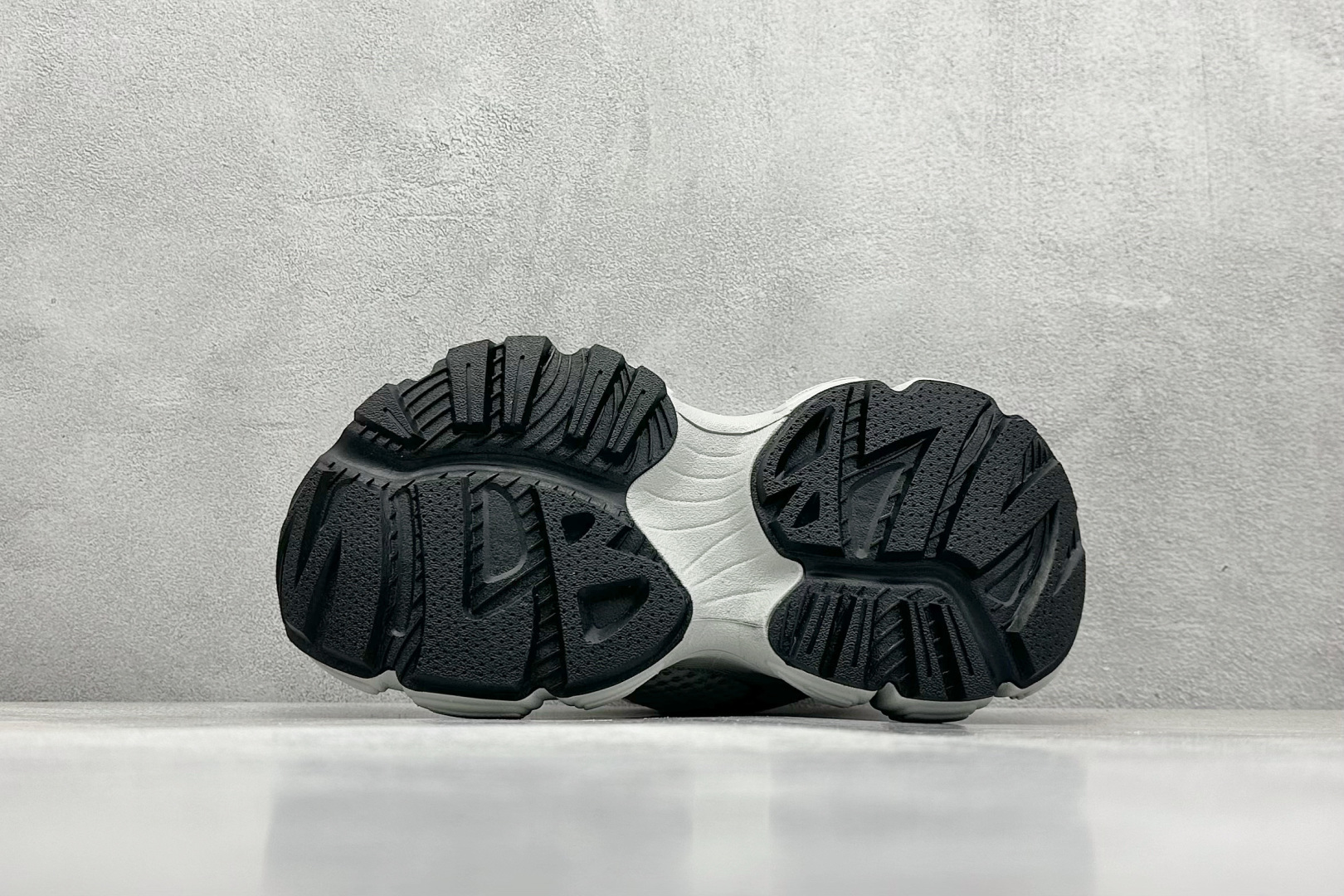  终端放店
NY版 MLB Chunky Runner Basic 老爹鞋系列低帮轻量增高厚底百搭休闲运