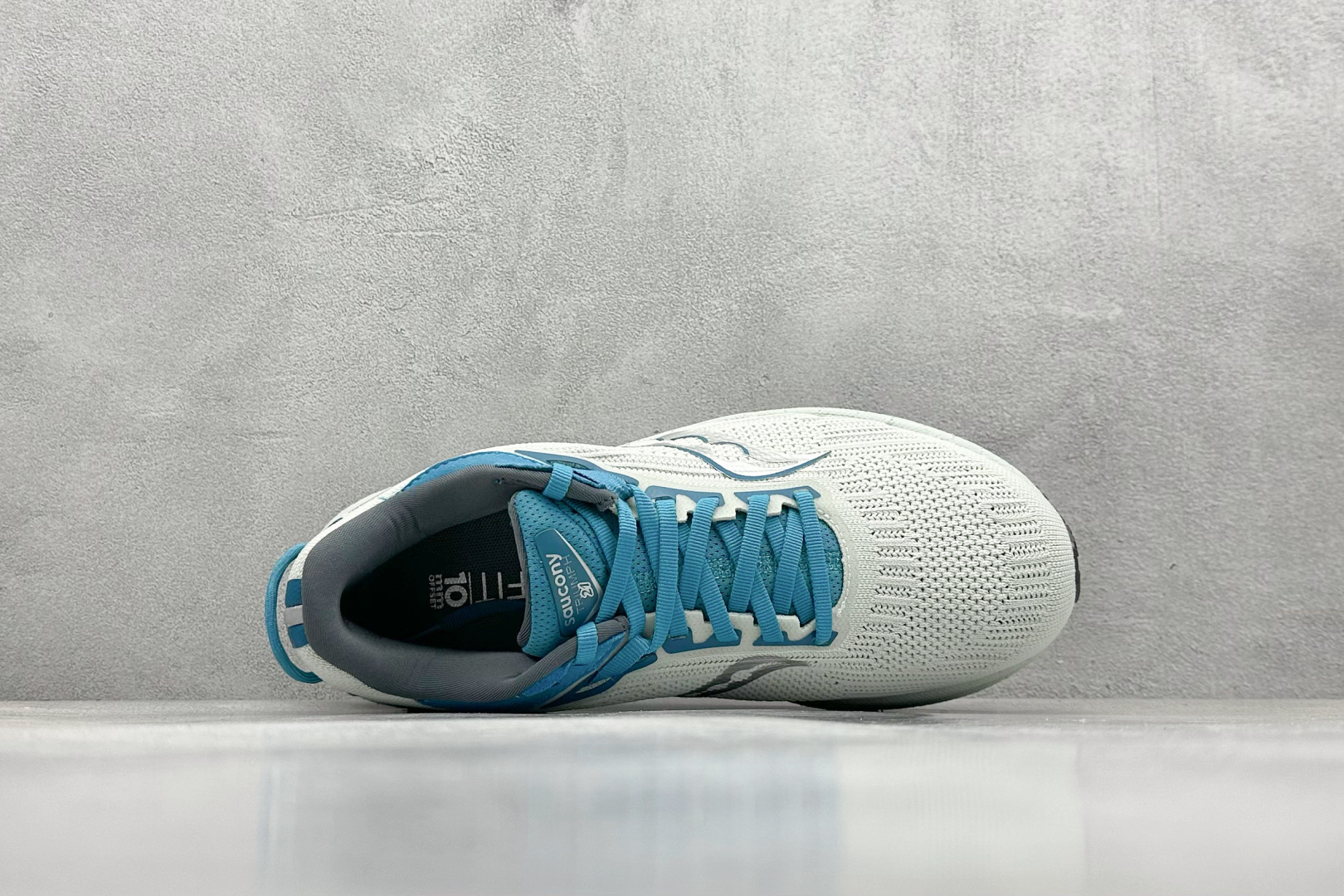 终端放店
XD版 Saucony Triumph 21代 索康尼旗舰级缓震型跑鞋
性能相比前几代再升