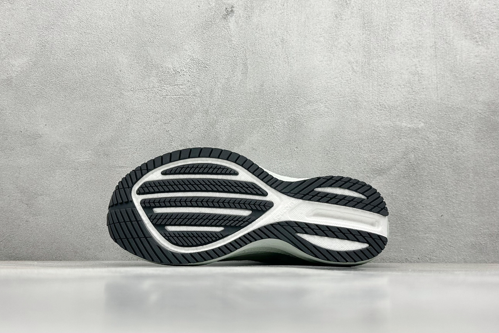 终端放店
XD版 Saucony Triumph 21代 索康尼旗舰级缓震型跑鞋
性能相比前几代再升