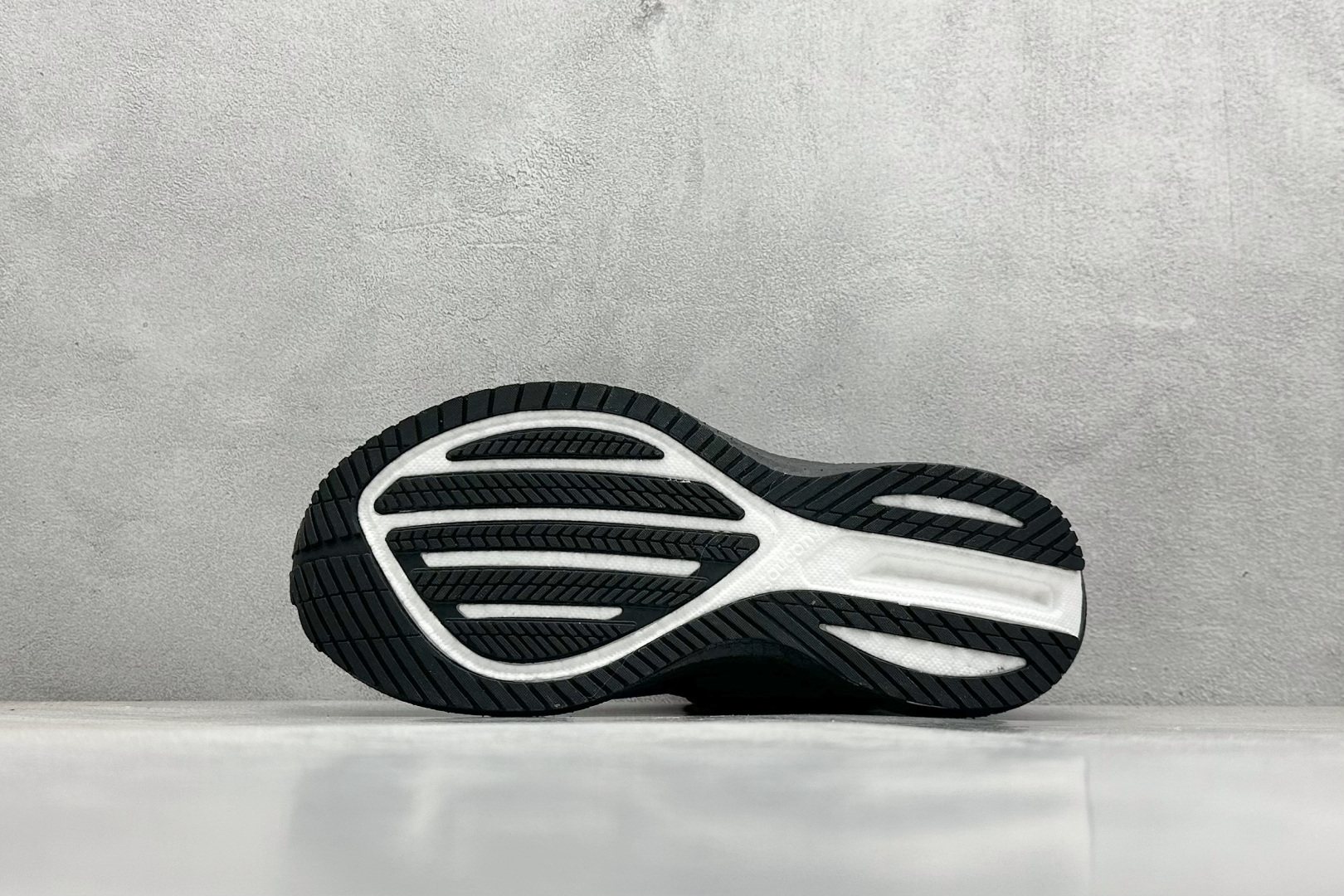 终端放店
XD版 Saucony Triumph 21代 索康尼旗舰级缓震型跑鞋
性能相比前几代再升