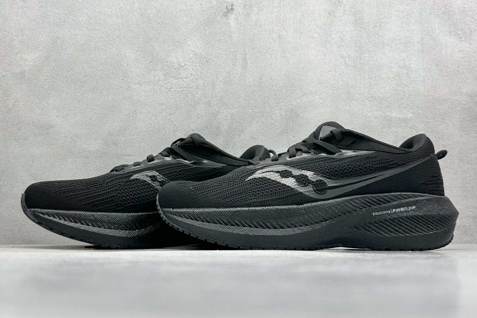 终端放店
XD版 Saucony Triumph 21代 索康尼旗舰级缓震型跑鞋
性能相比前几代再升
