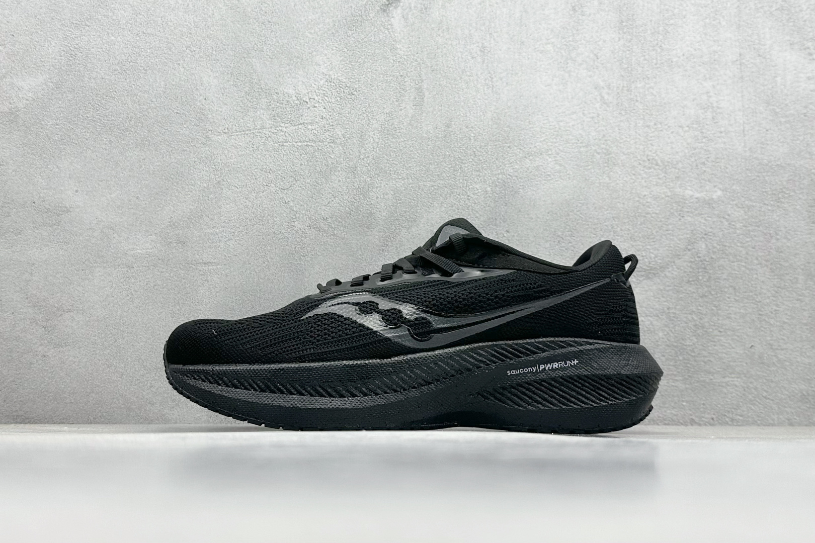 终端放店
XD版 Saucony Triumph 21代 索康尼旗舰级缓震型跑鞋
性能相比前几代再升