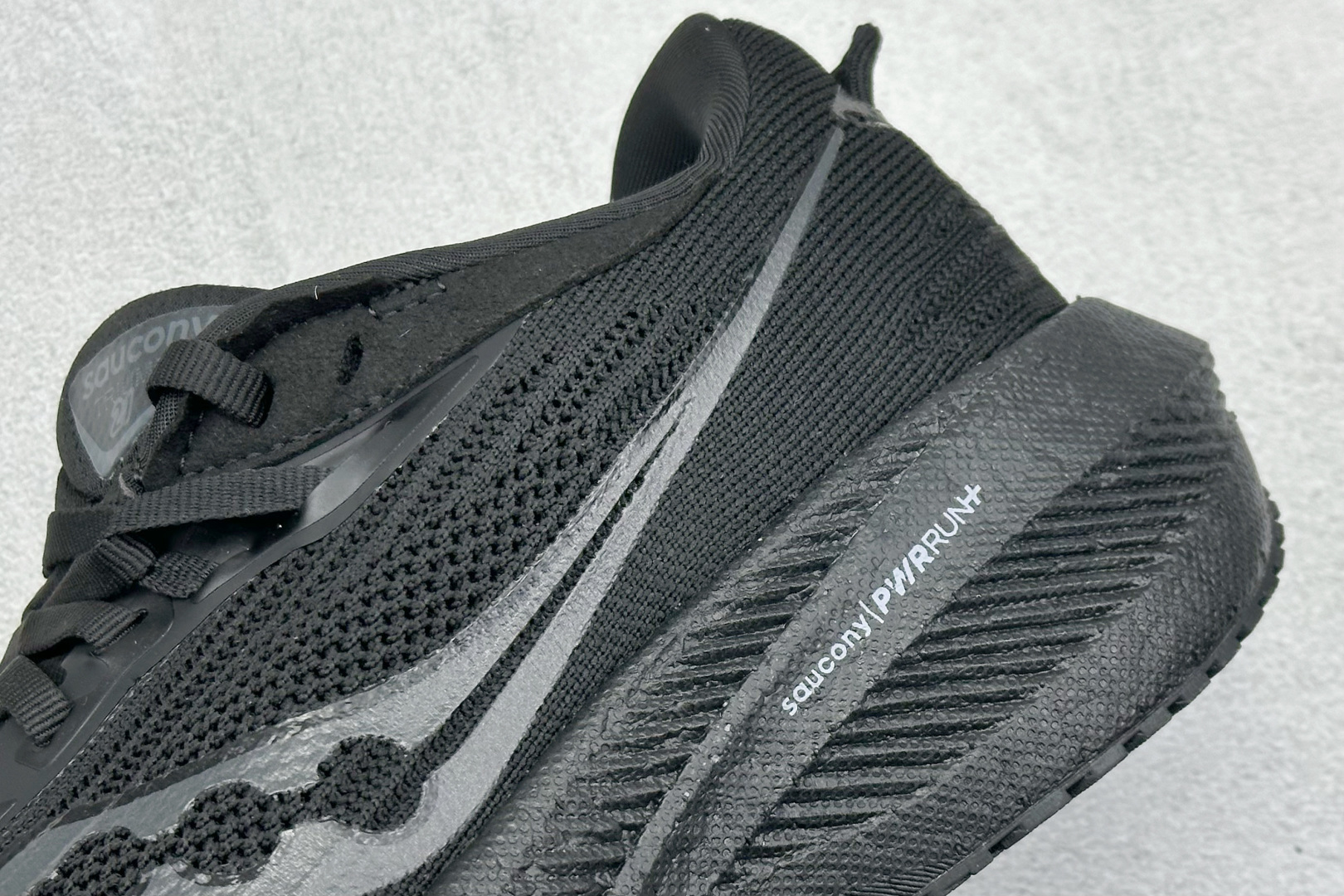 终端放店
XD版 Saucony Triumph 21代 索康尼旗舰级缓震型跑鞋
性能相比前几代再升