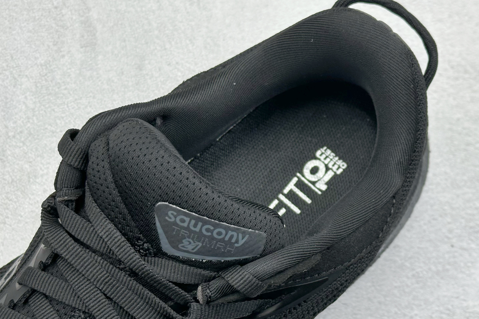 终端放店
XD版 Saucony Triumph 21代 索康尼旗舰级缓震型跑鞋
性能相比前几代再升
