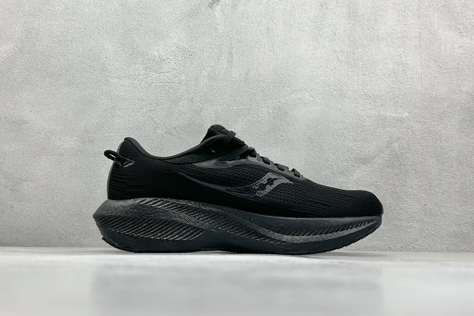 终端放店
XD版 Saucony Triumph 21代 索康尼旗舰级缓震型跑鞋
性能相比前几代再升
