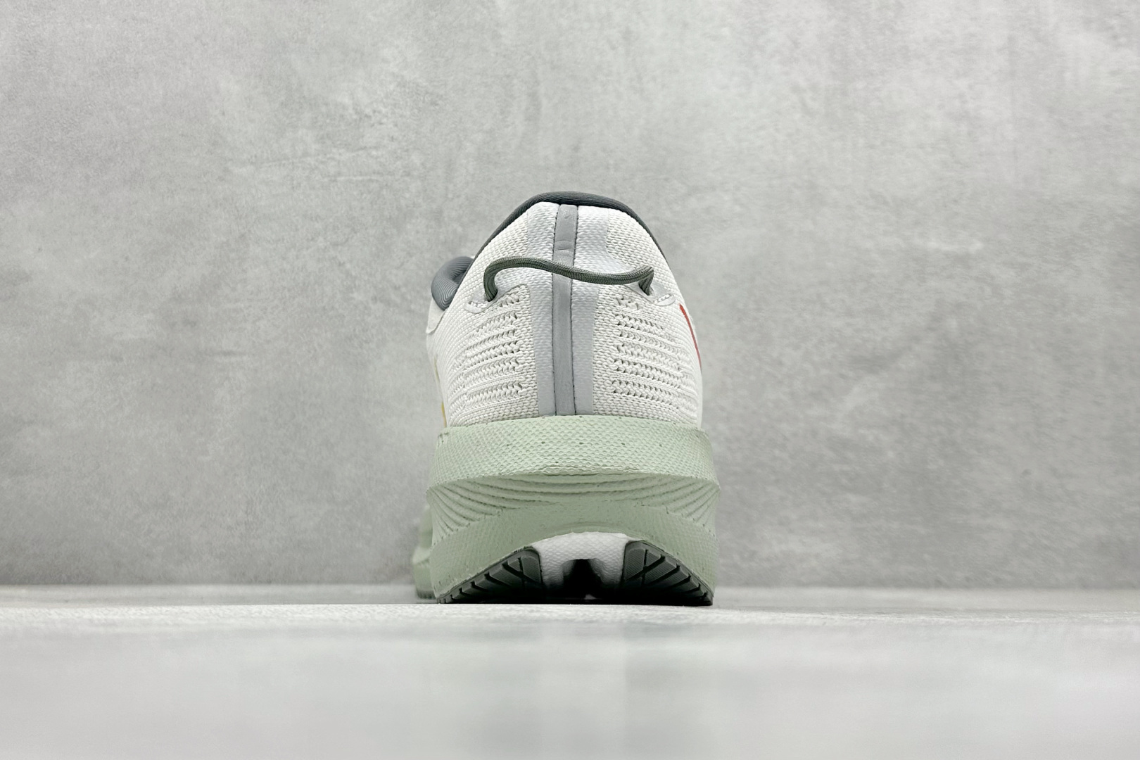 终端放店
XD版 Saucony Triumph 21代 索康尼旗舰级缓震型跑鞋
性能相比前几代再升