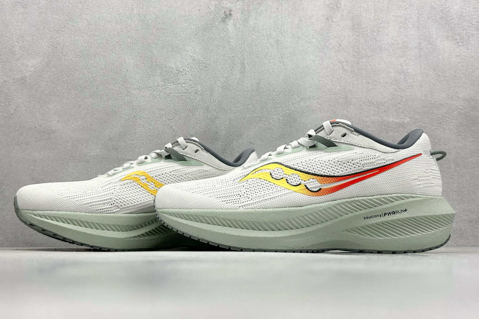 终端放店
XD版 Saucony Triumph 21代 索康尼旗舰级缓震型跑鞋
性能相比前几代再升