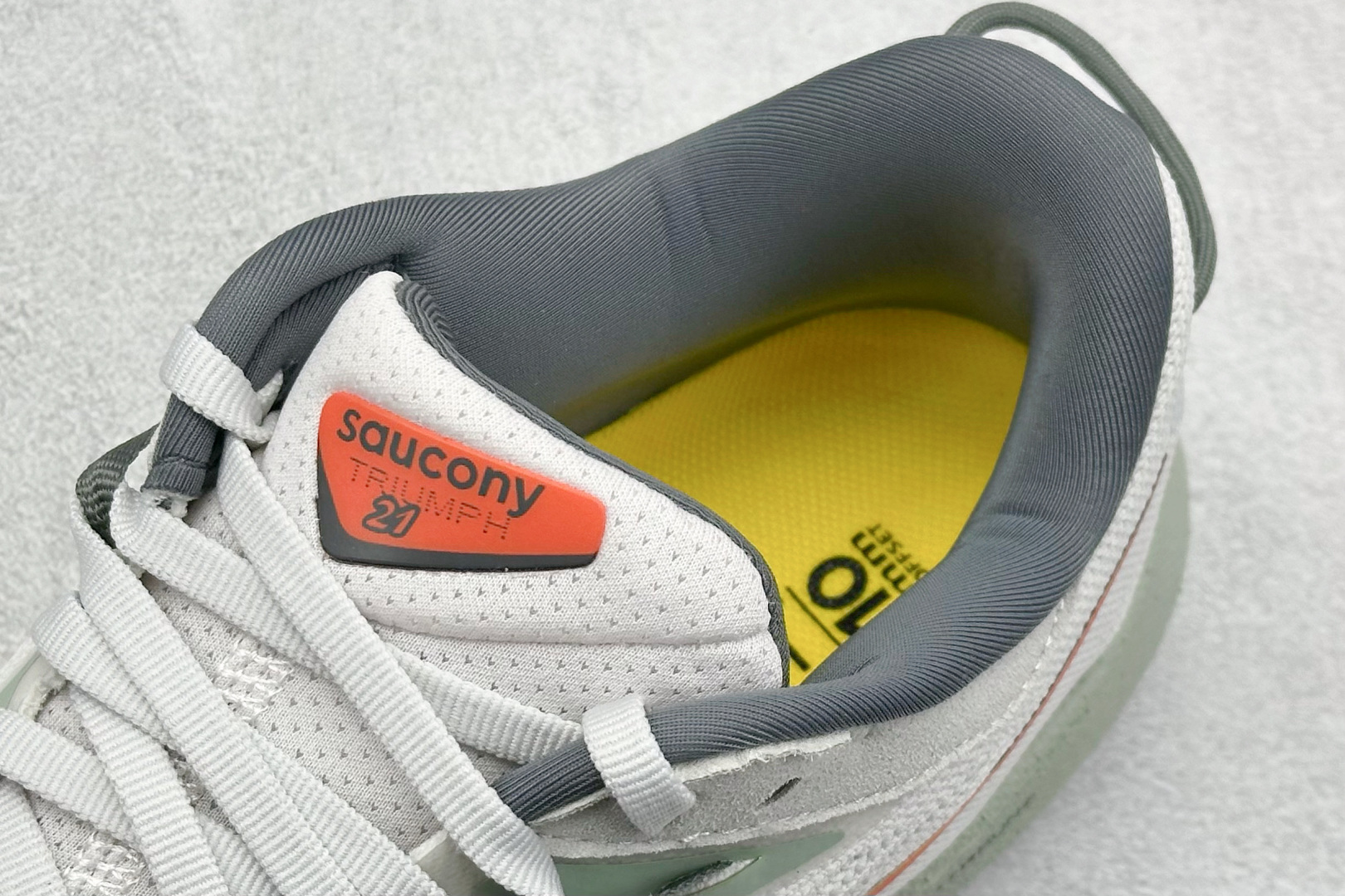 终端放店
XD版 Saucony Triumph 21代 索康尼旗舰级缓震型跑鞋
性能相比前几代再升