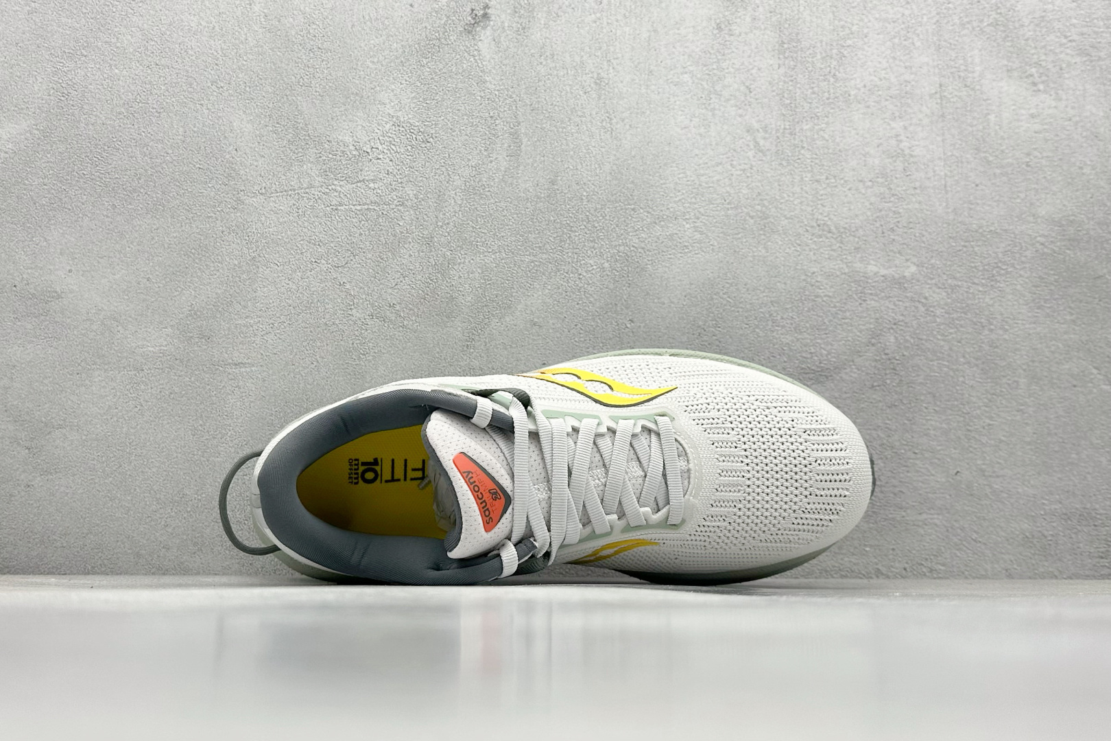 终端放店
XD版 Saucony Triumph 21代 索康尼旗舰级缓震型跑鞋
性能相比前几代再升