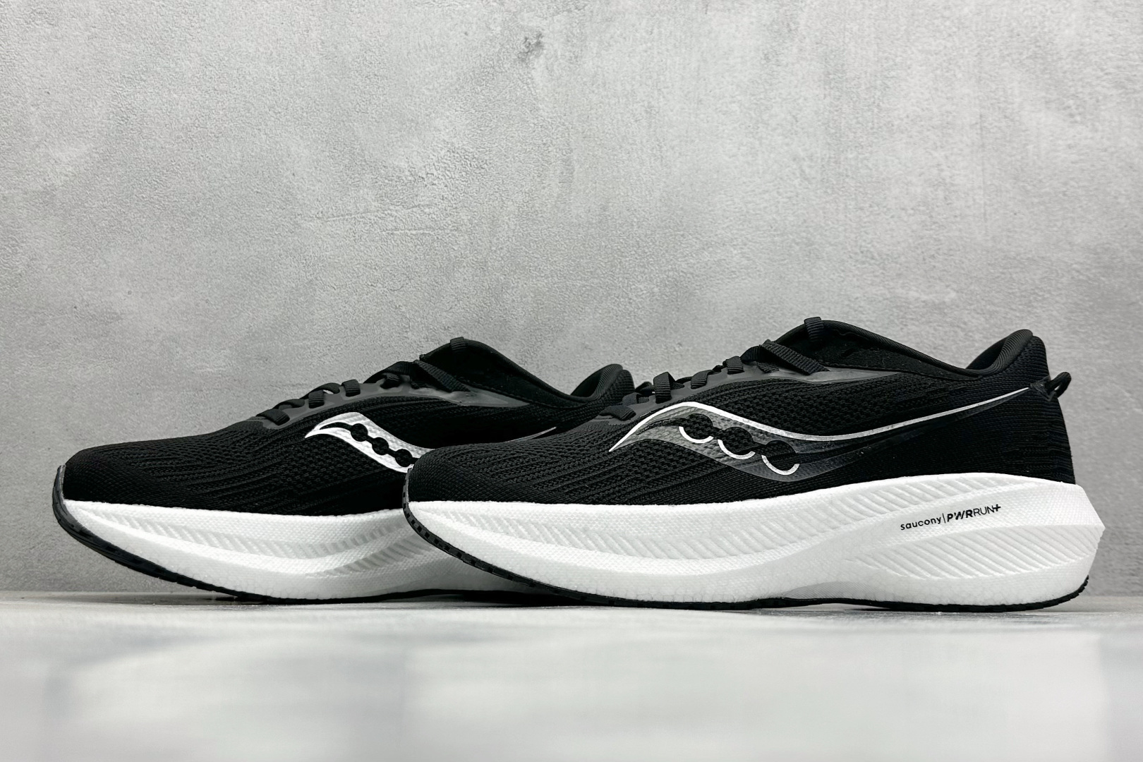 终端放店
XD版 Saucony Triumph 21代 索康尼旗舰级缓震型跑鞋
性能相比前几代再升