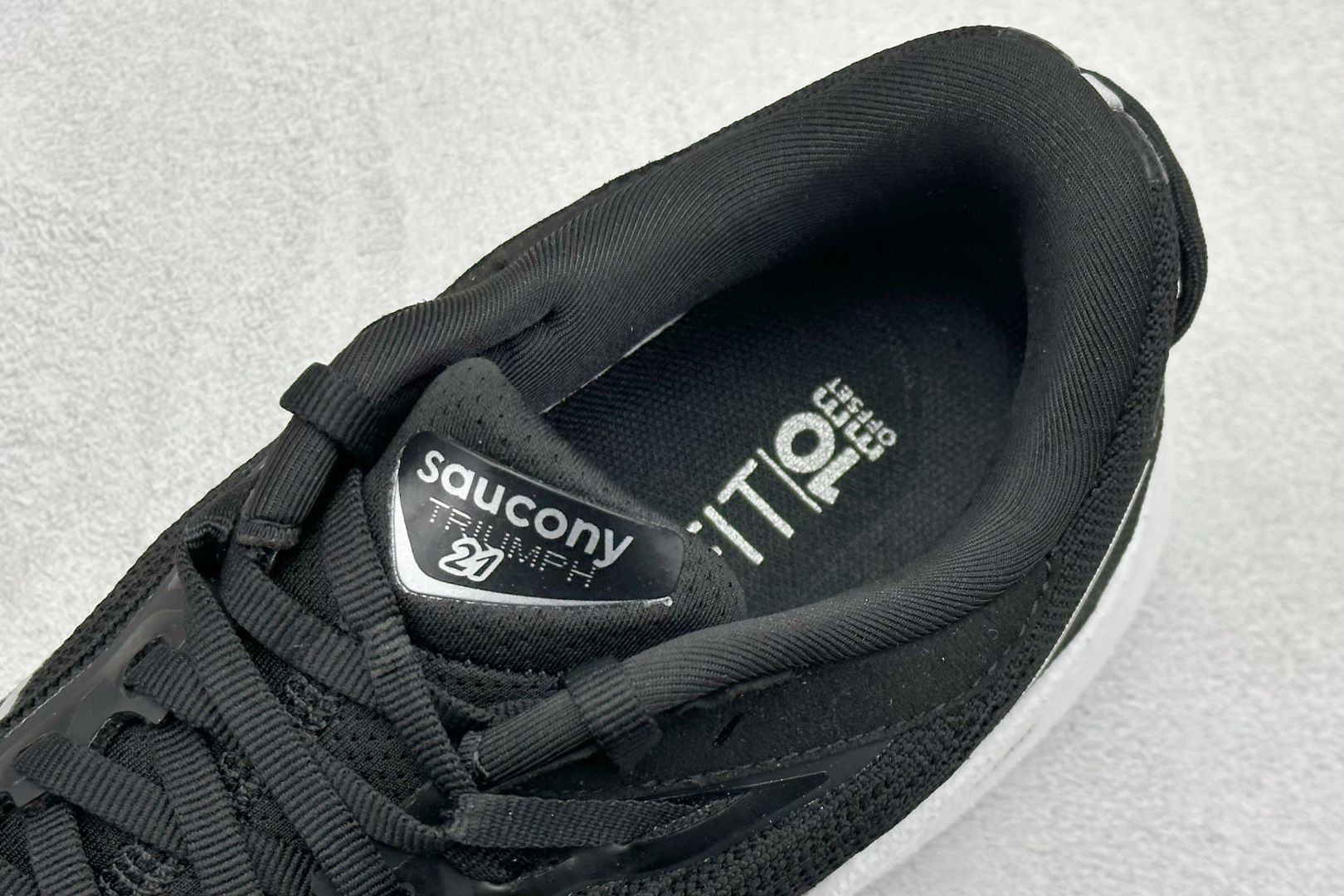 终端放店
XD版 Saucony Triumph 21代 索康尼旗舰级缓震型跑鞋
性能相比前几代再升