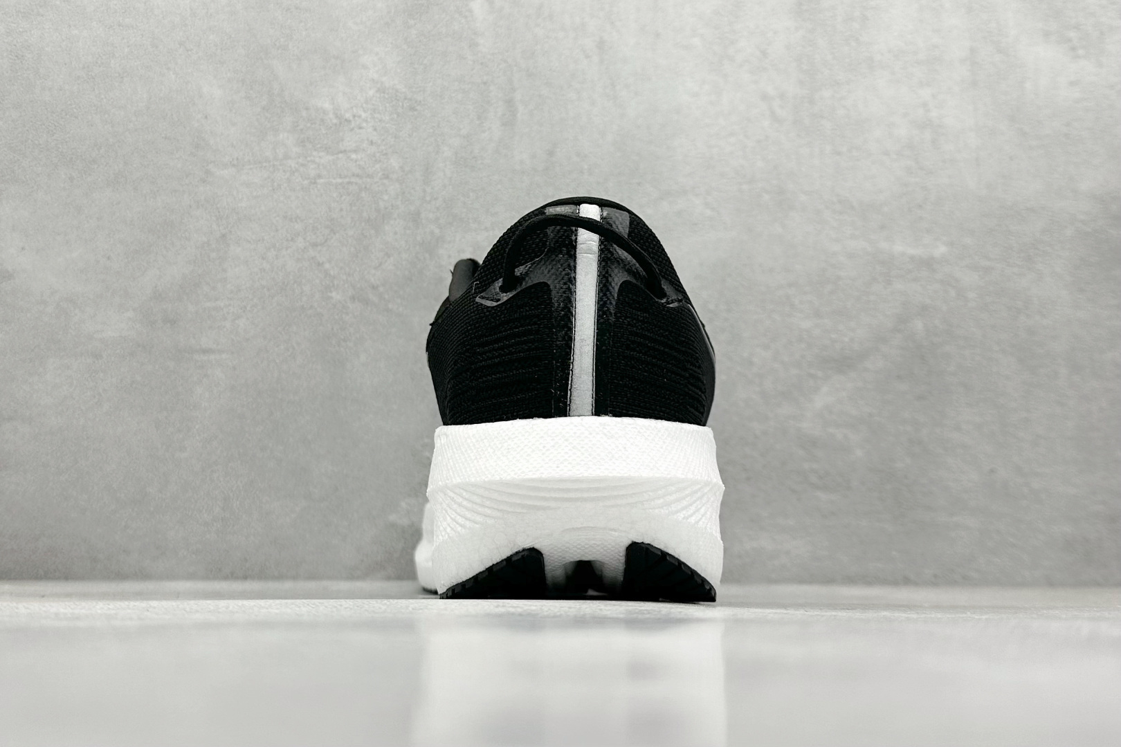 终端放店
XD版 Saucony Triumph 21代 索康尼旗舰级缓震型跑鞋
性能相比前几代再升