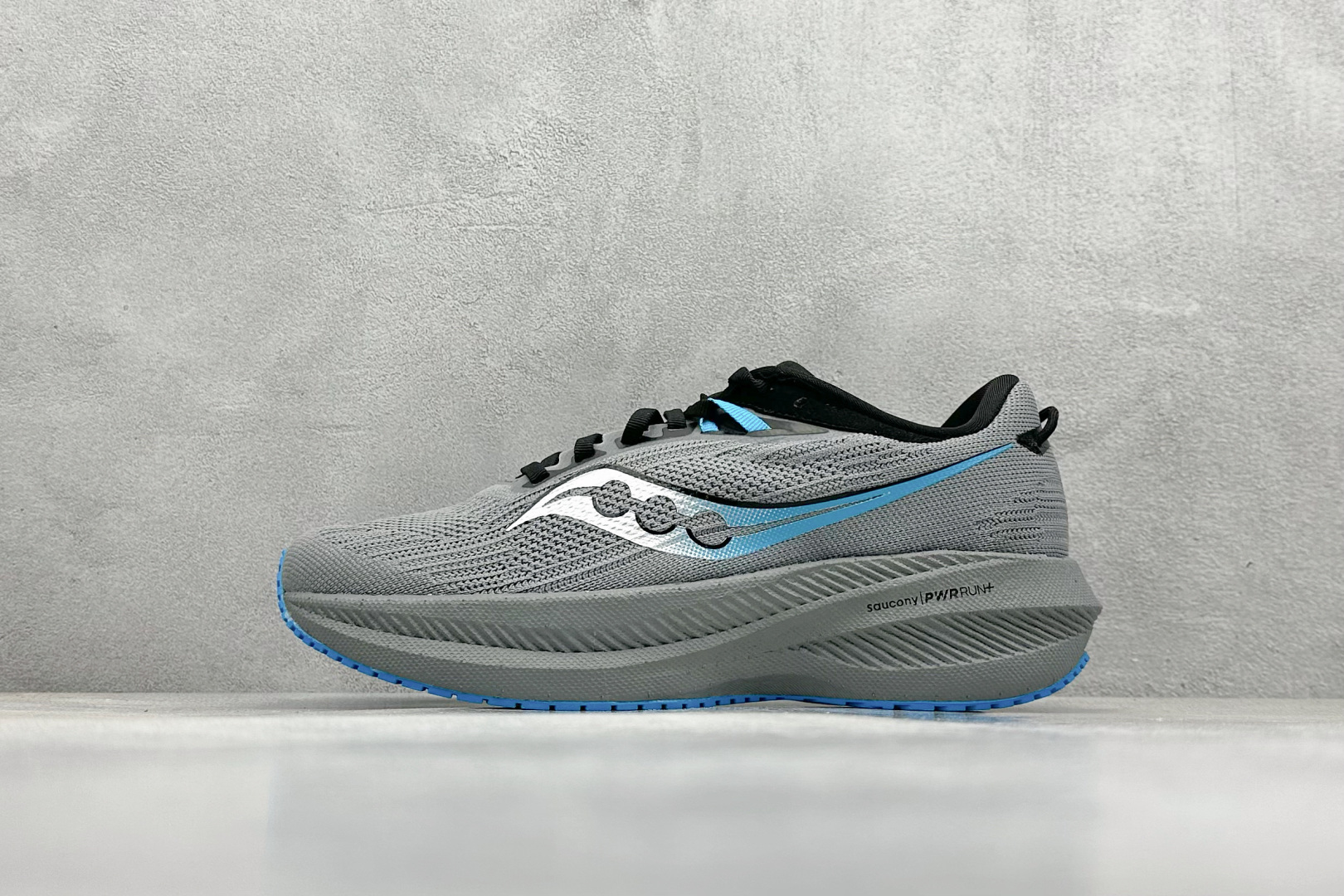 终端放店
XD版 Saucony Triumph 21代 索康尼旗舰级缓震型跑鞋
性能相比前几代再升