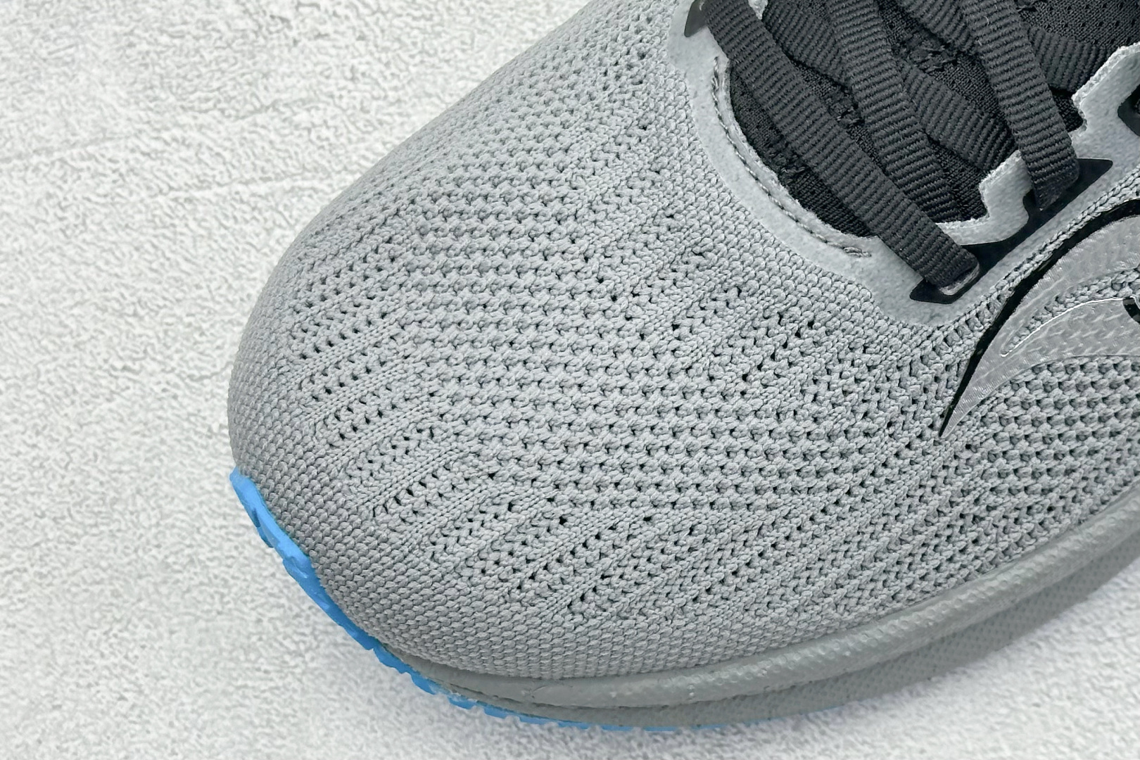 终端放店
XD版 Saucony Triumph 21代 索康尼旗舰级缓震型跑鞋
性能相比前几代再升
