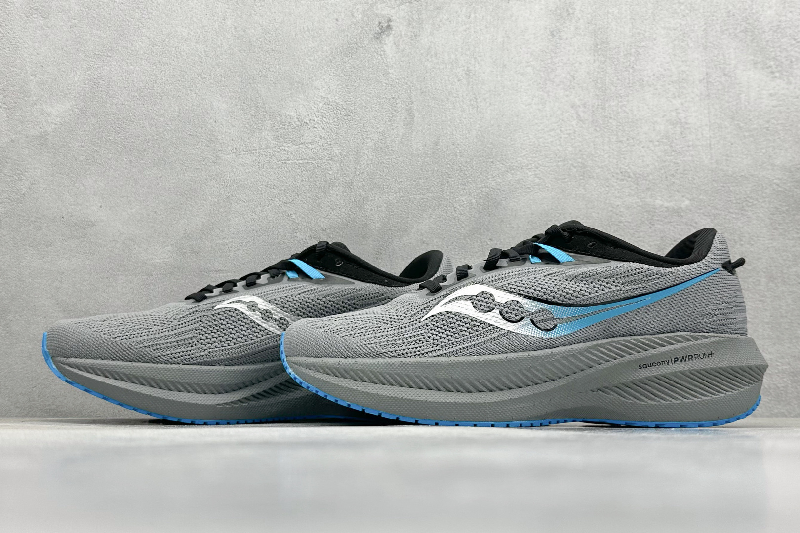 终端放店
XD版 Saucony Triumph 21代 索康尼旗舰级缓震型跑鞋
性能相比前几代再升