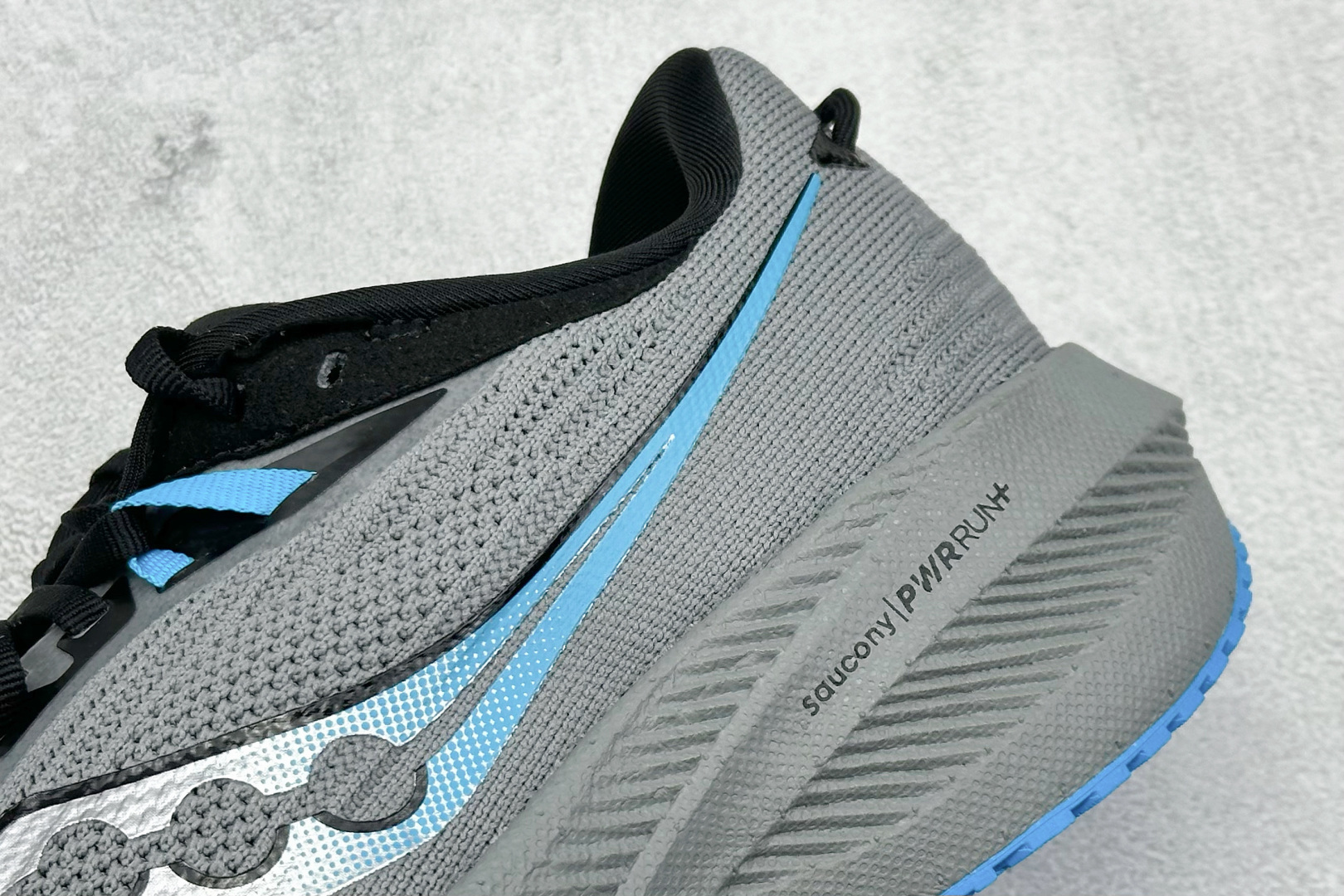 终端放店
XD版 Saucony Triumph 21代 索康尼旗舰级缓震型跑鞋
性能相比前几代再升