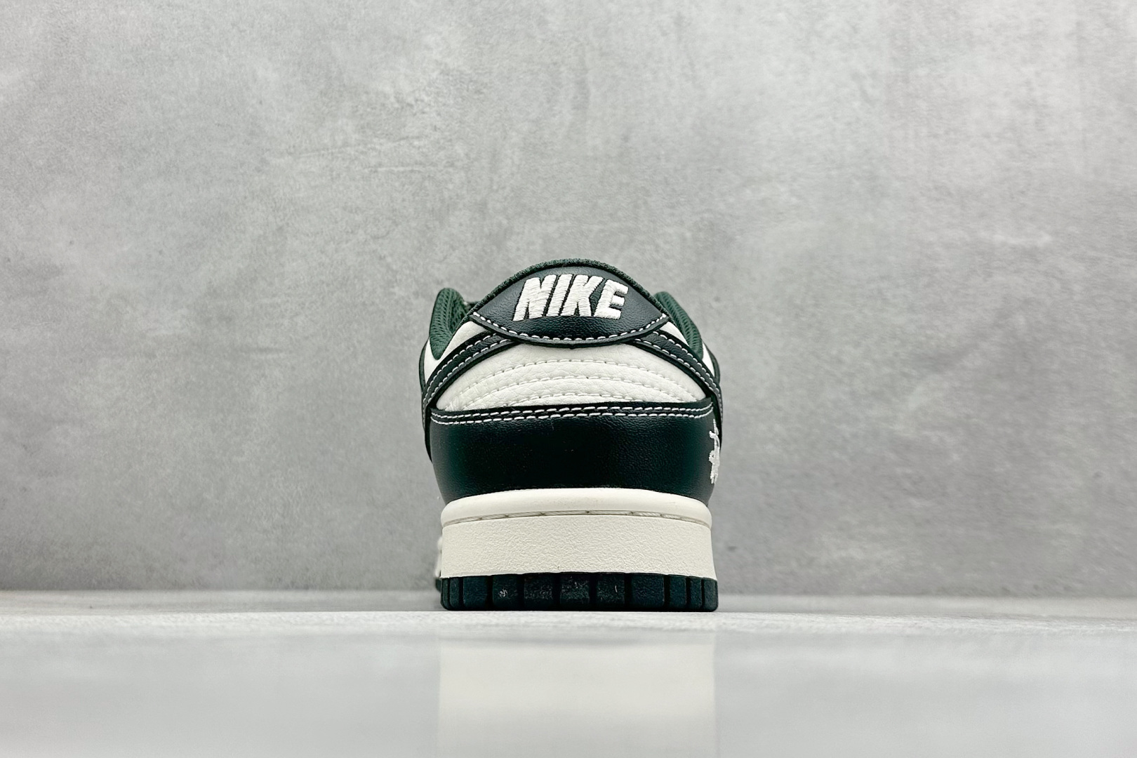  终端放店
XC版 Nike SB Dunk Low x Stussy 斯图西白青
纯原大厂出品 极力推