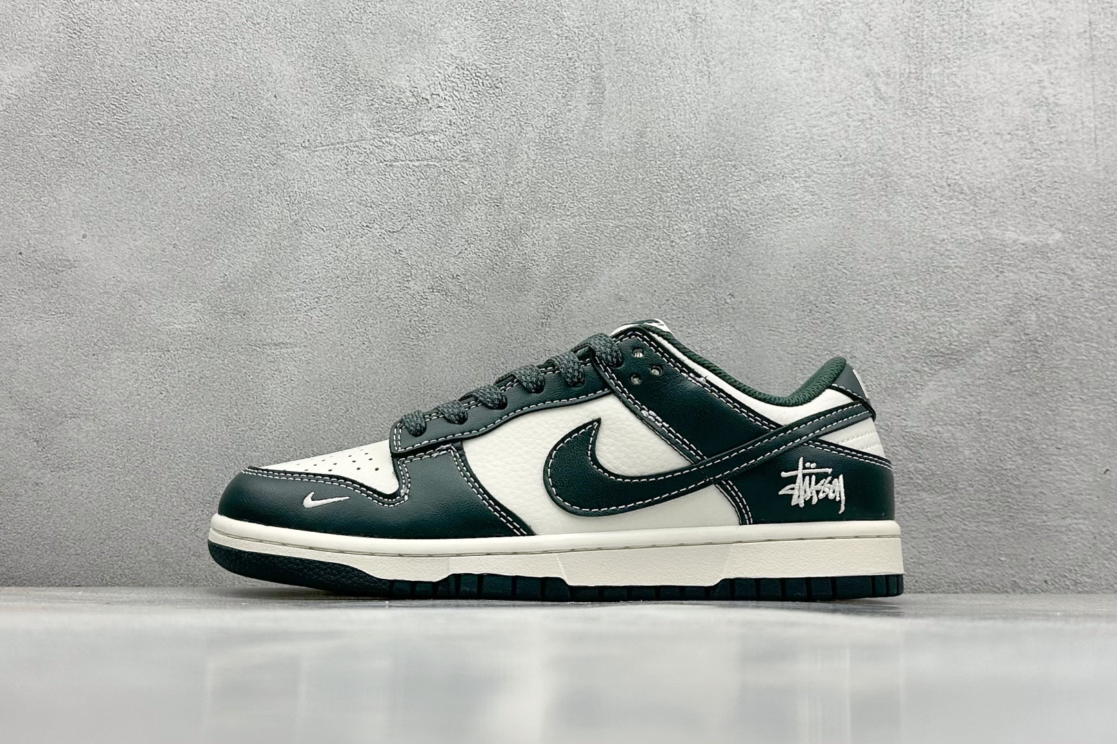  终端放店
XC版 Nike SB Dunk Low x Stussy 斯图西白青
纯原大厂出品 极力推