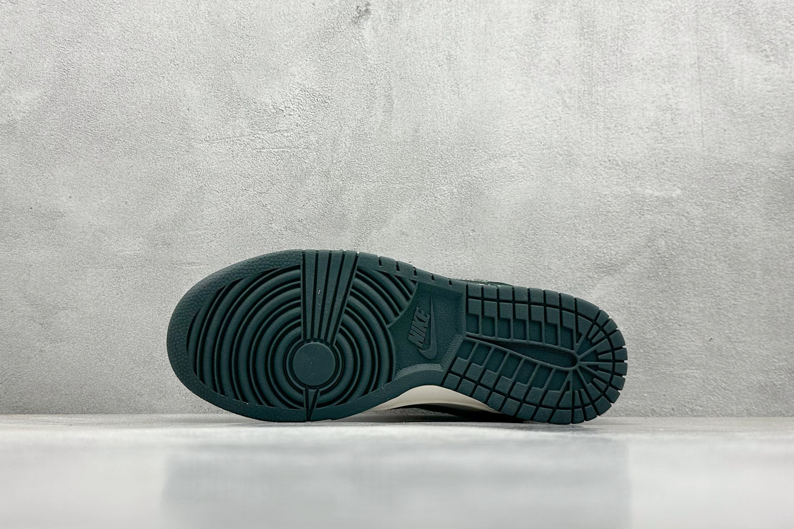  终端放店
XC版 Nike SB Dunk Low x Stussy 斯图西白青
纯原大厂出品 极力推