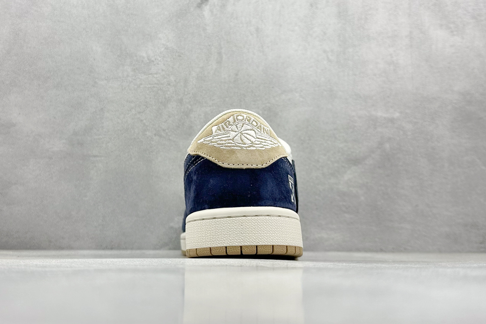 终端放店
XC版 Travis Scott x Fragment Design x Air Jorda