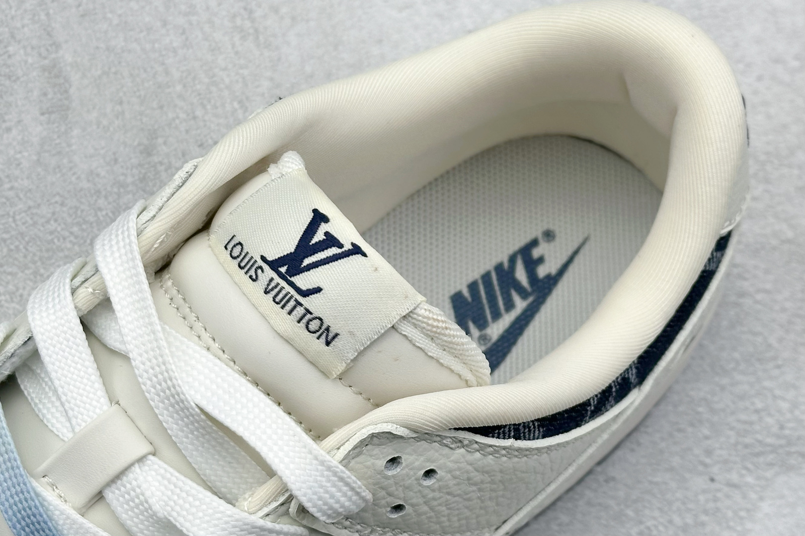  终端放店
XC版 Nike SB Dunk Low x Louis Vuitton 白藏蓝牛仔布
纯原