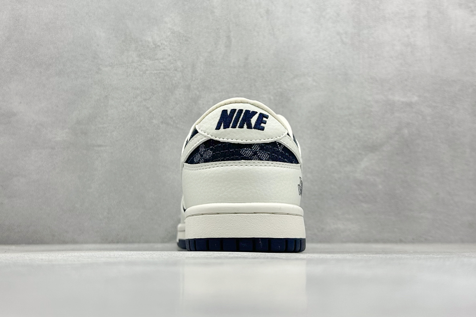 终端放店
XC版 Nike SB Dunk Low x Louis Vuitton 白藏蓝牛仔布
纯原
