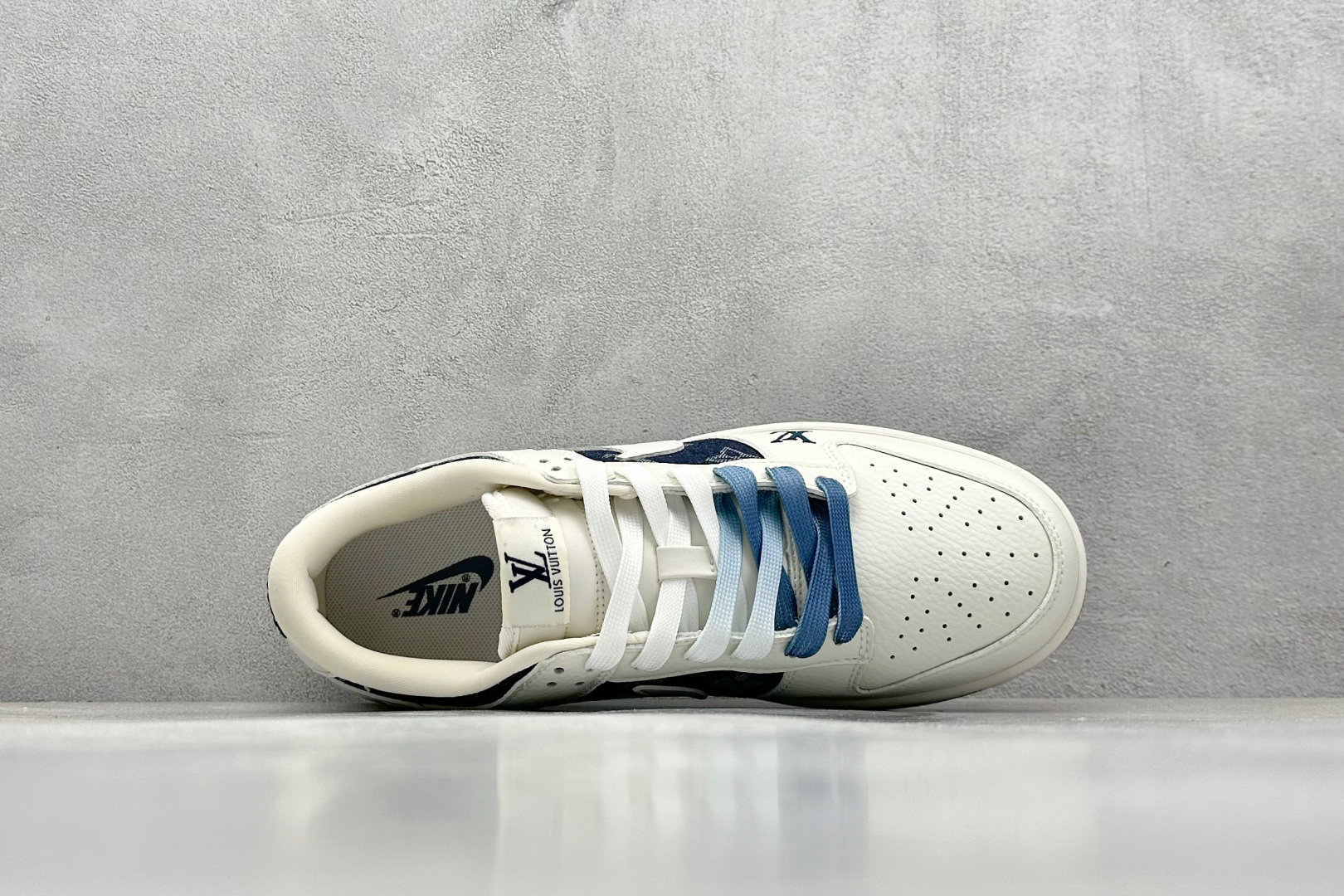  终端放店
XC版 Nike SB Dunk Low x Louis Vuitton 白藏蓝牛仔布
纯原