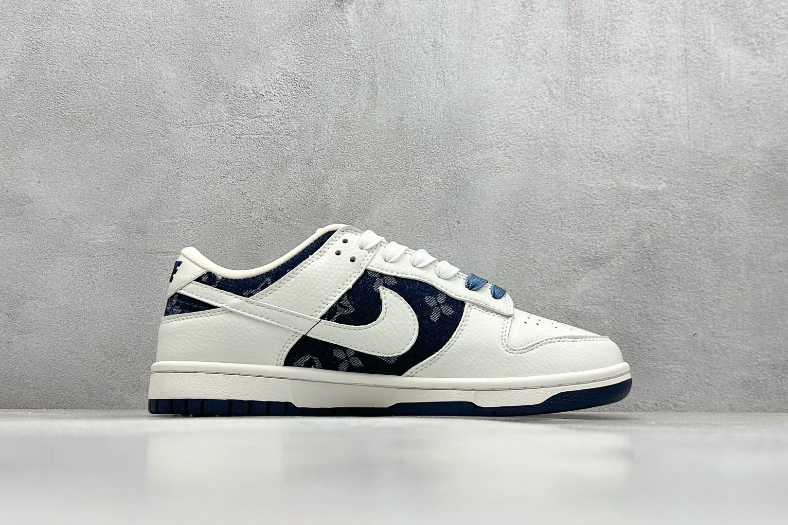  终端放店
XC版 Nike SB Dunk Low x Louis Vuitton 白藏蓝牛仔布
纯原