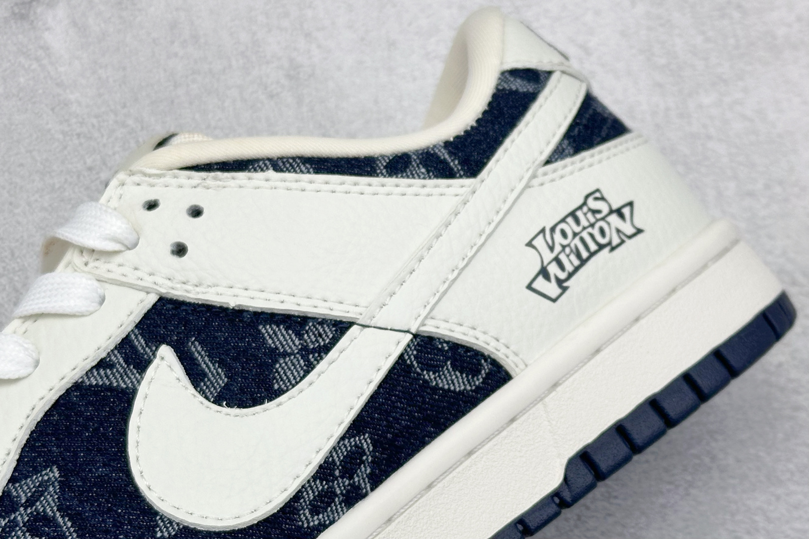  终端放店
XC版 Nike SB Dunk Low x Louis Vuitton 白藏蓝牛仔布
纯原