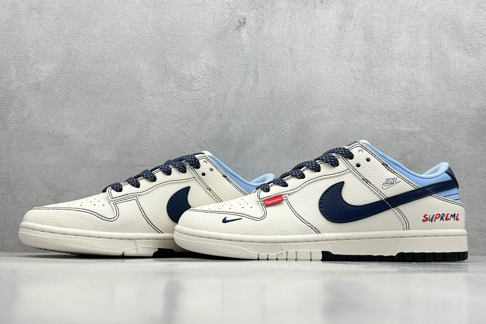  终端放店
XC版 Nike SB Dunk Low Sup系列 米白藏蓝勾 周年高端定制 低帮休闲板鞋