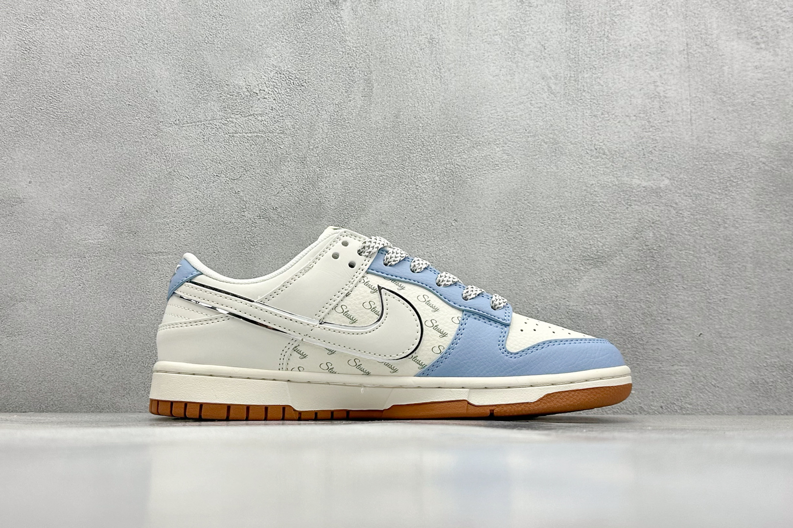  终端放店
XC版 Nike SB Dunk Low 斯图西联名 白蓝生胶 周年高端定制 低帮休闲板鞋
