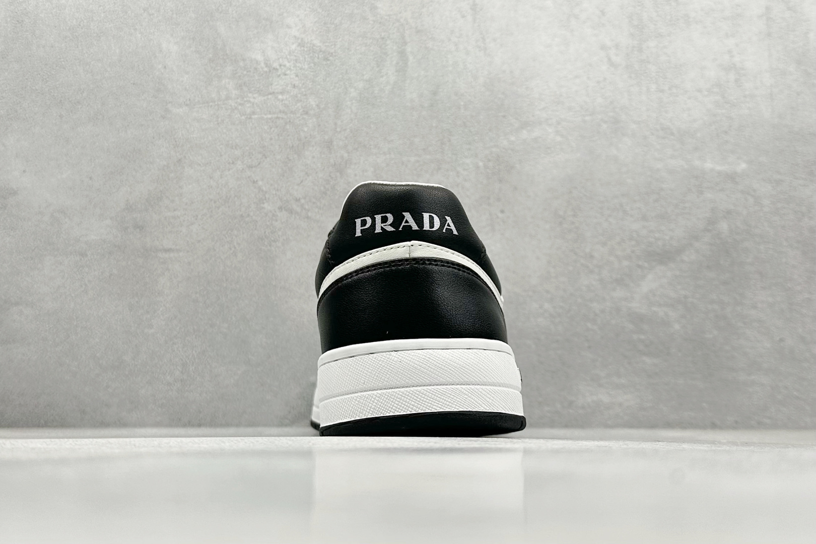PRADA 普拉达马龙同款低帮男鞋运动休闲板鞋