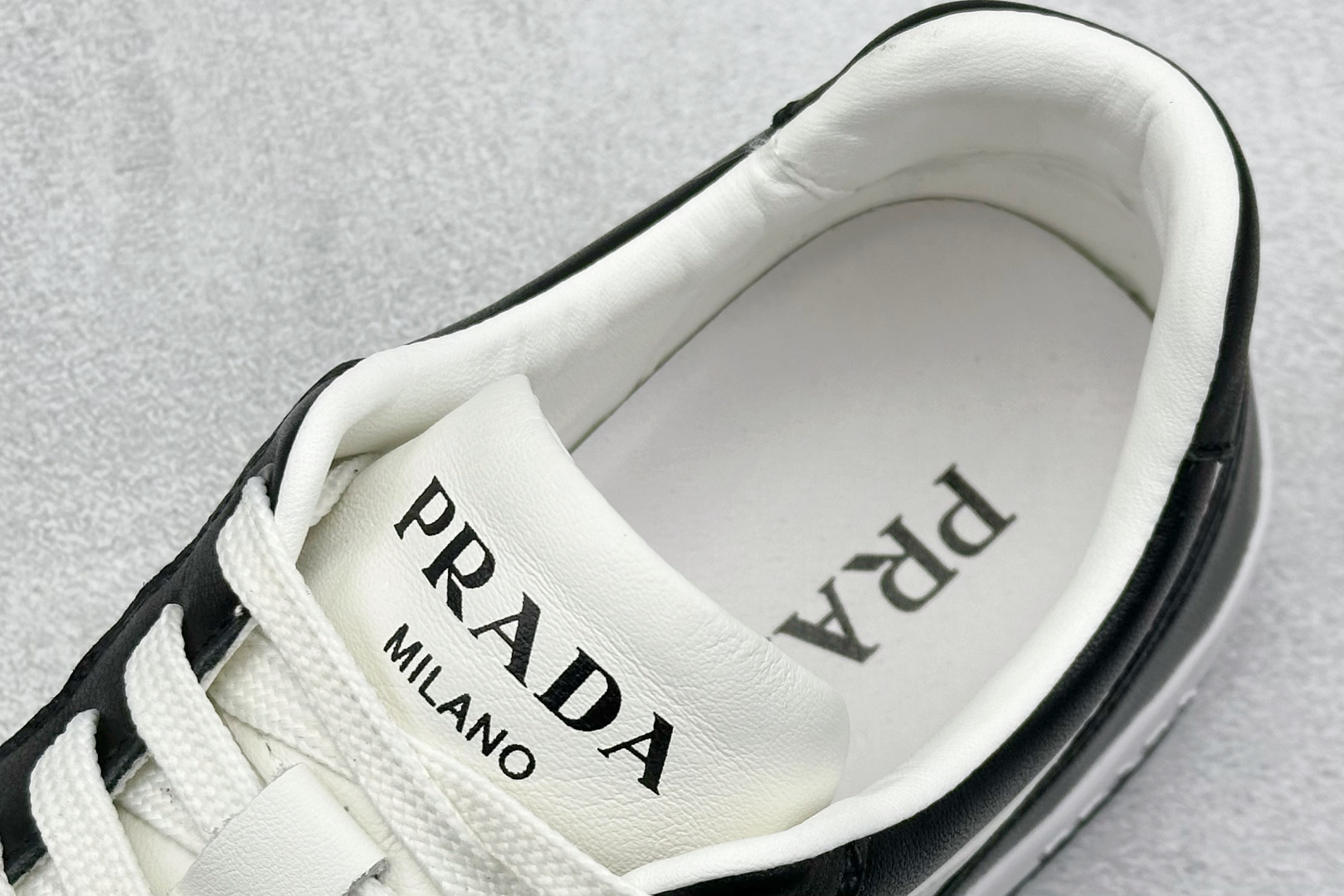 PRADA 普拉达马龙同款低帮男鞋运动休闲板鞋