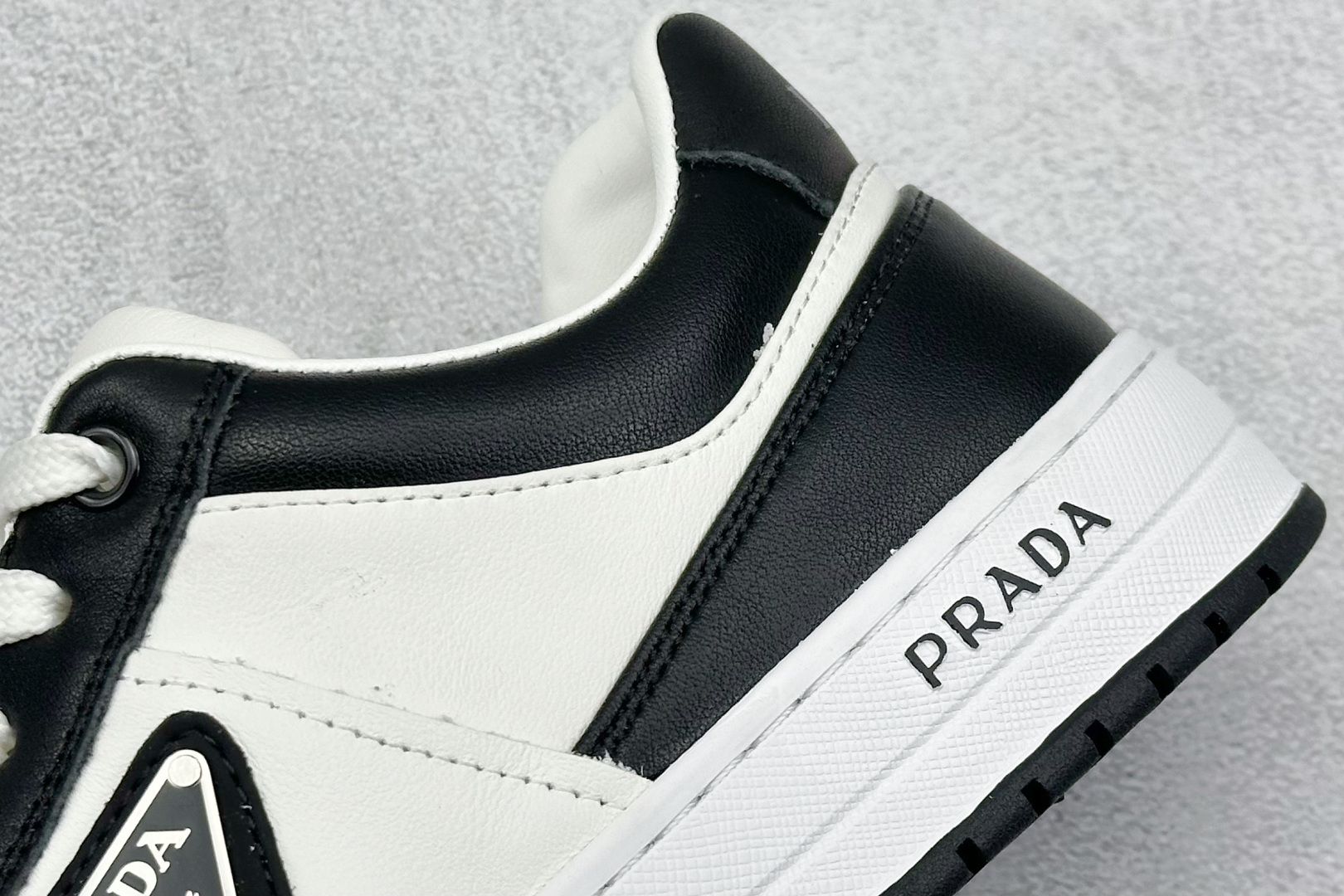 PRADA 普拉达马龙同款低帮男鞋运动休闲板鞋