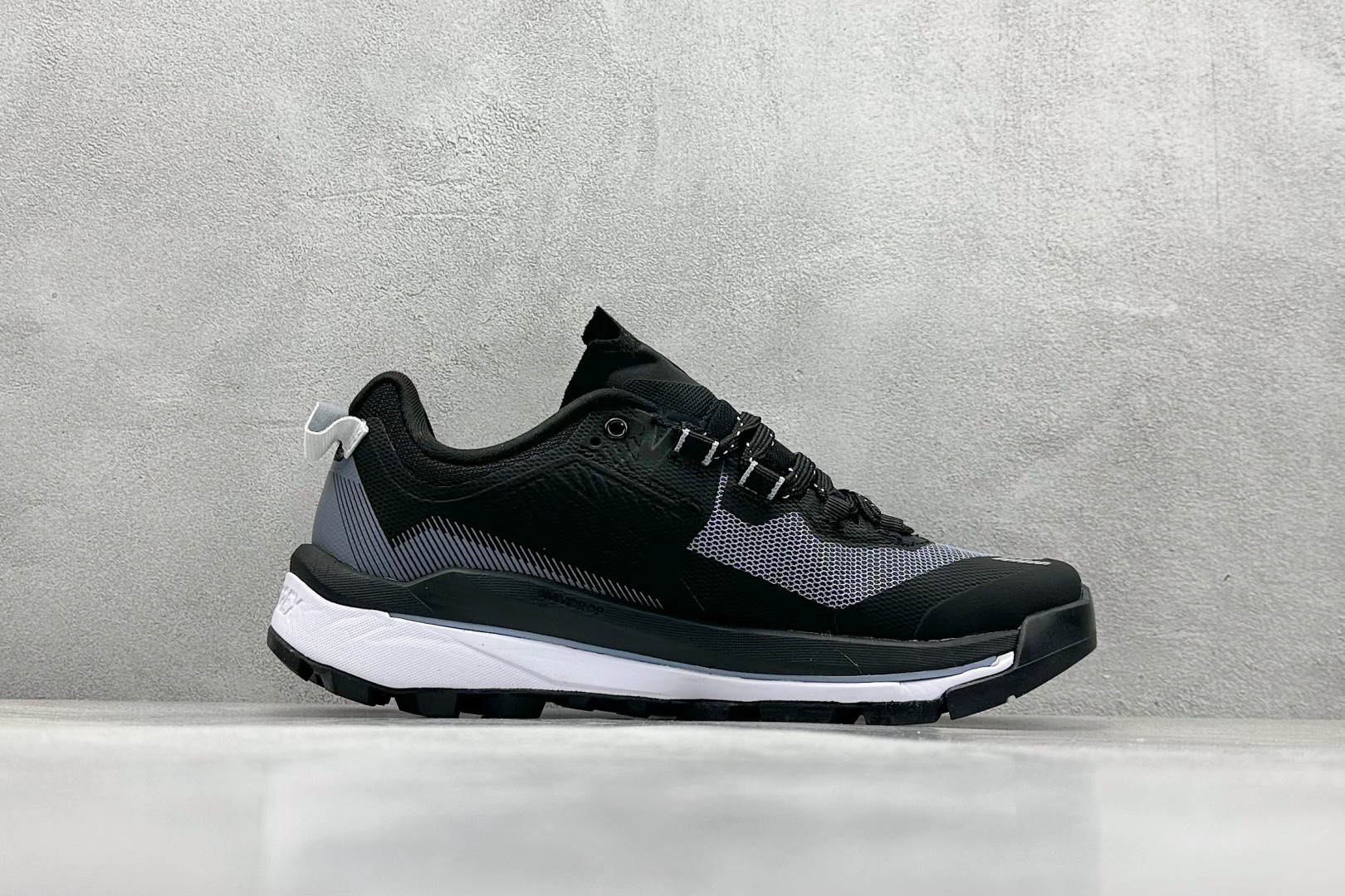  
Adidas TERREX SKYCHASER TECH GTX 
运动网面透气跑鞋 
原档案数据编