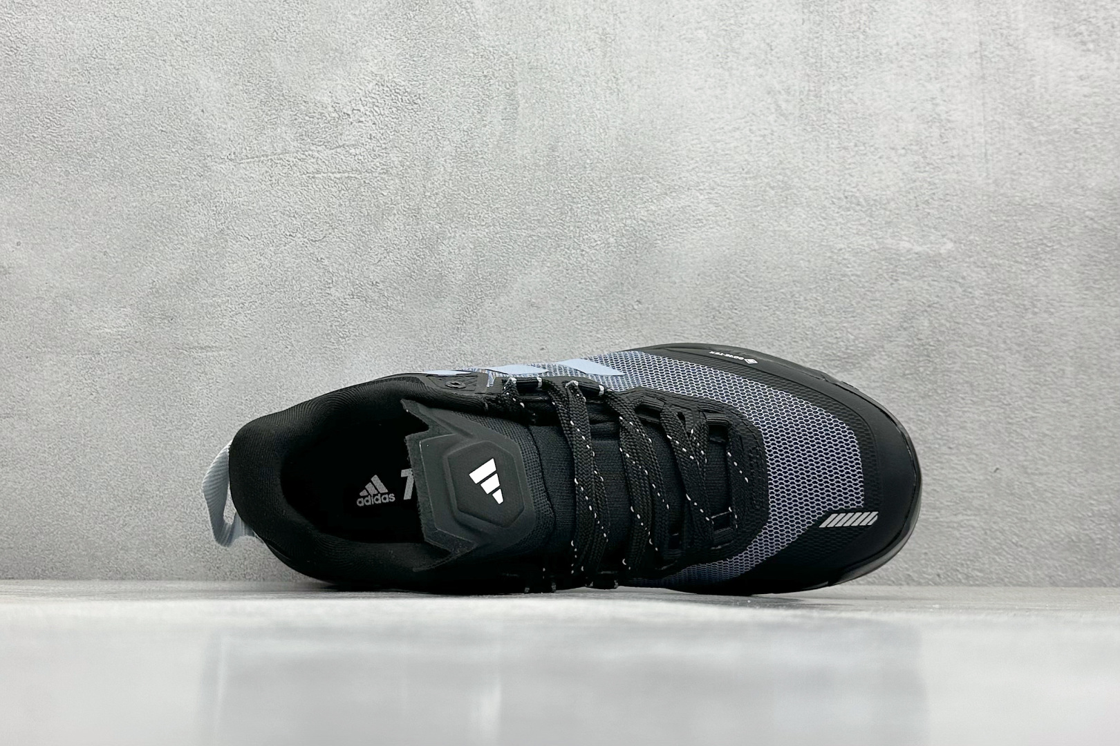  
Adidas TERREX SKYCHASER TECH GTX 
运动网面透气跑鞋 
原档案数据编