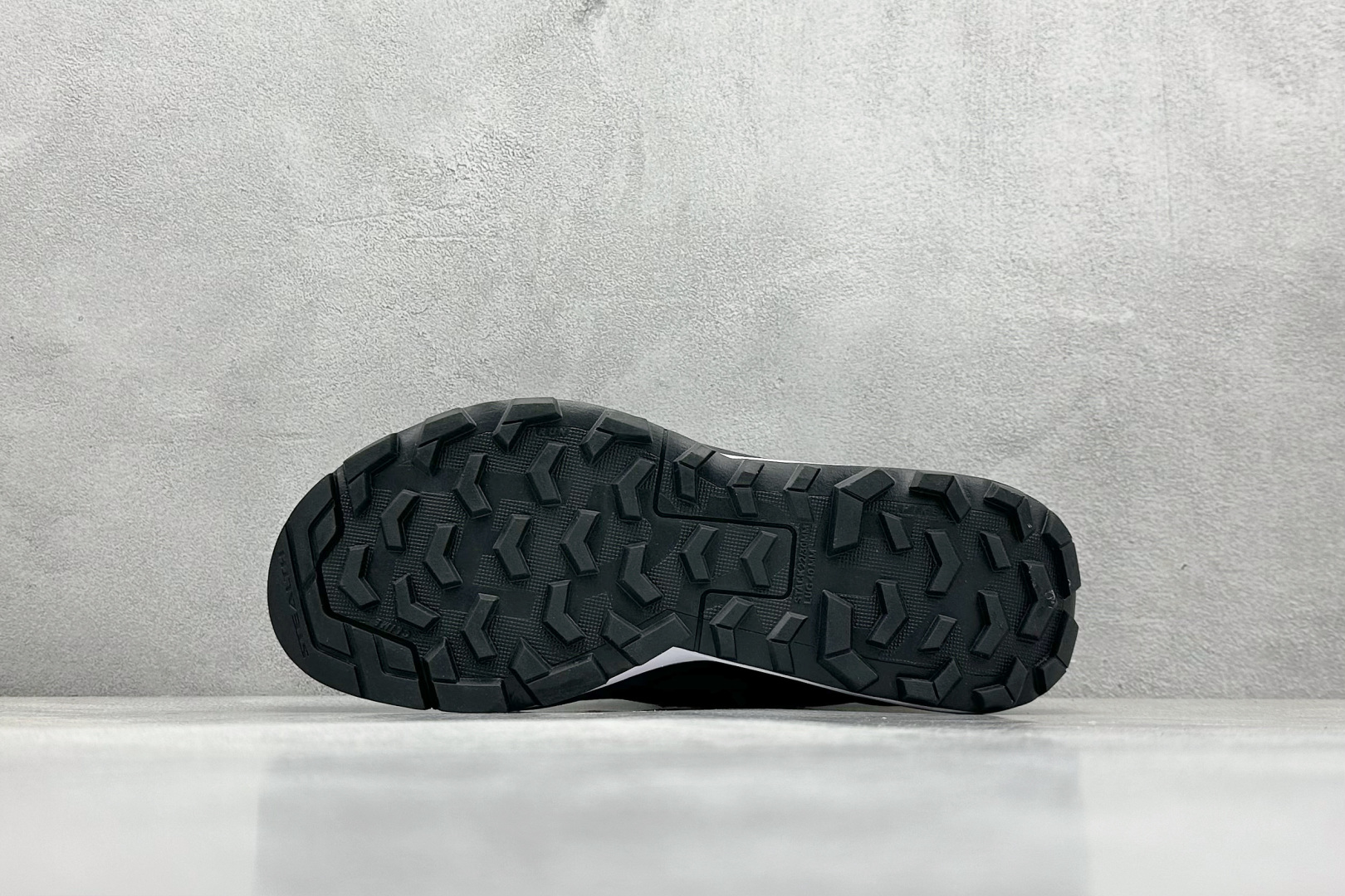  
Adidas TERREX SKYCHASER TECH GTX 
运动网面透气跑鞋 
原档案数据编