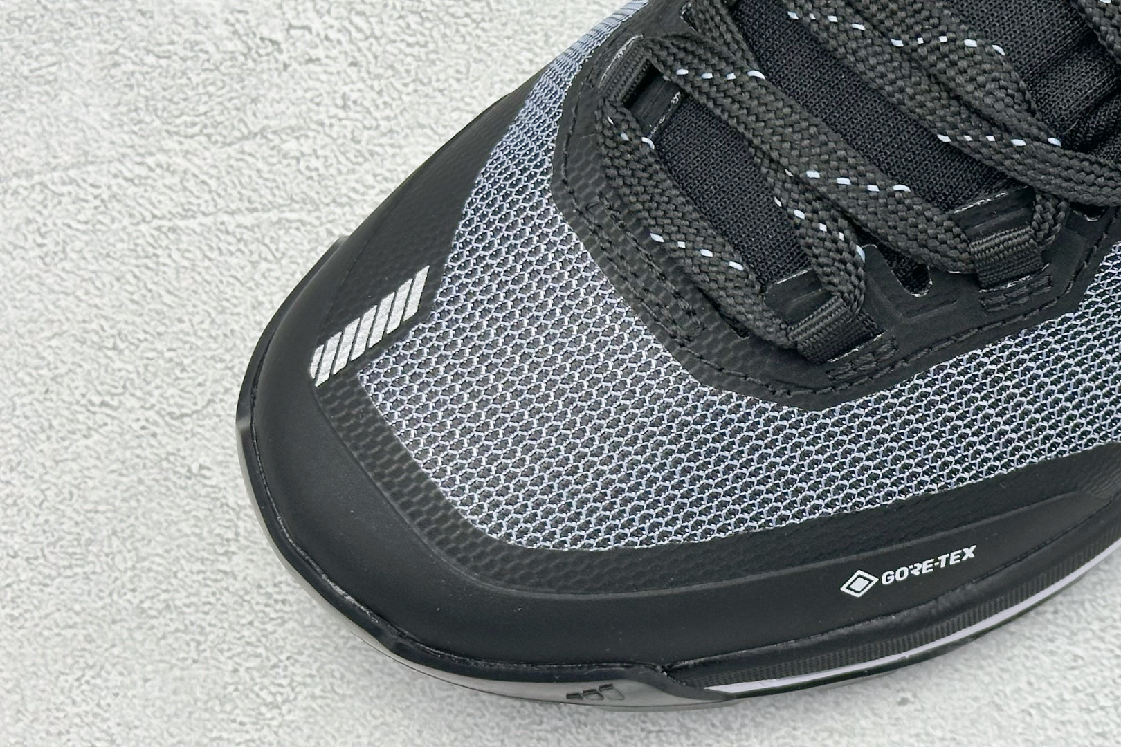 
Adidas TERREX SKYCHASER TECH GTX 
运动网面透气跑鞋 
原档案数据编