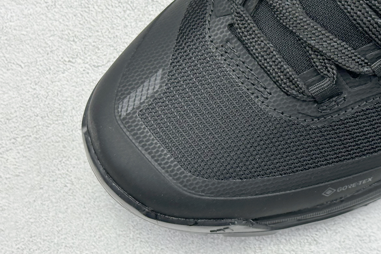  
Adidas TERREX SKYCHASER TECH GTX 
运动网面透气跑鞋 
原档案数据编