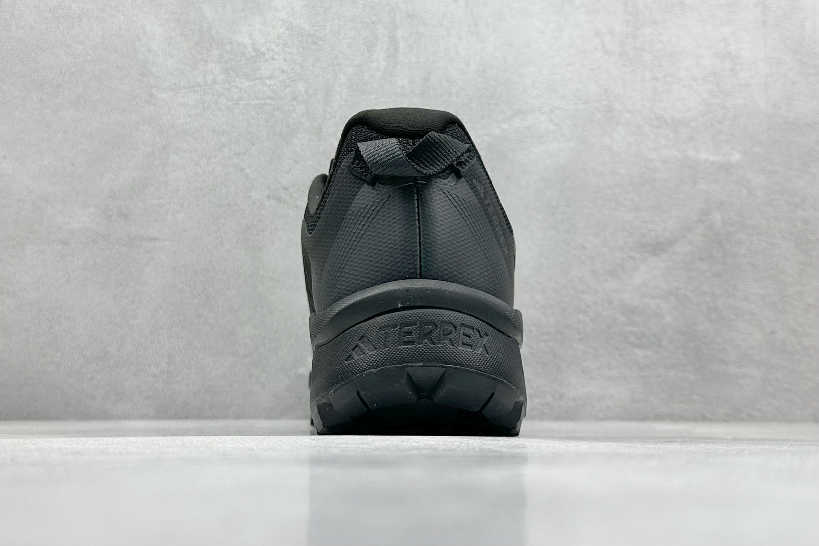  
Adidas TERREX SKYCHASER TECH GTX 
运动网面透气跑鞋 
原档案数据编
