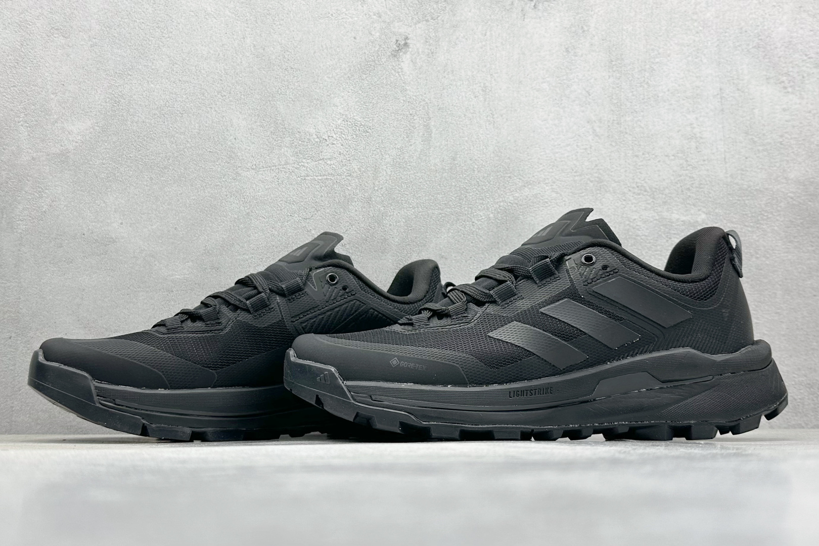  
Adidas TERREX SKYCHASER TECH GTX 
运动网面透气跑鞋 
原档案数据编
