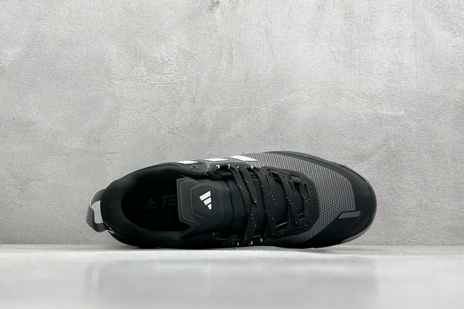  
Adidas TERREX SKYCHASER TECH GTX 
运动网面透气跑鞋 
原档案数据编