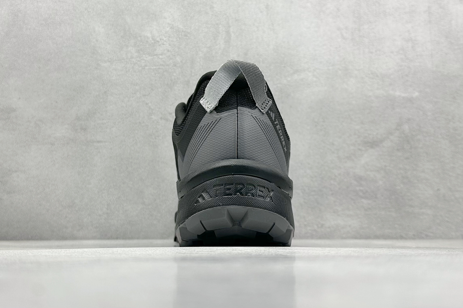 
Adidas TERREX SKYCHASER TECH GTX 
运动网面透气跑鞋 
原档案数据编